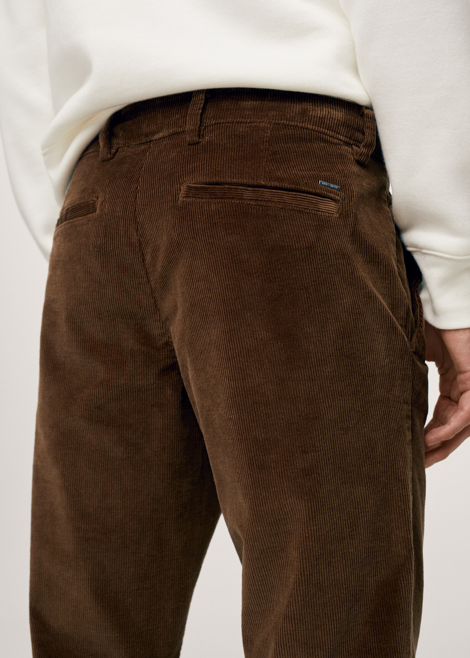 Tapered cropped corduroy trousers - Details of the article 3
