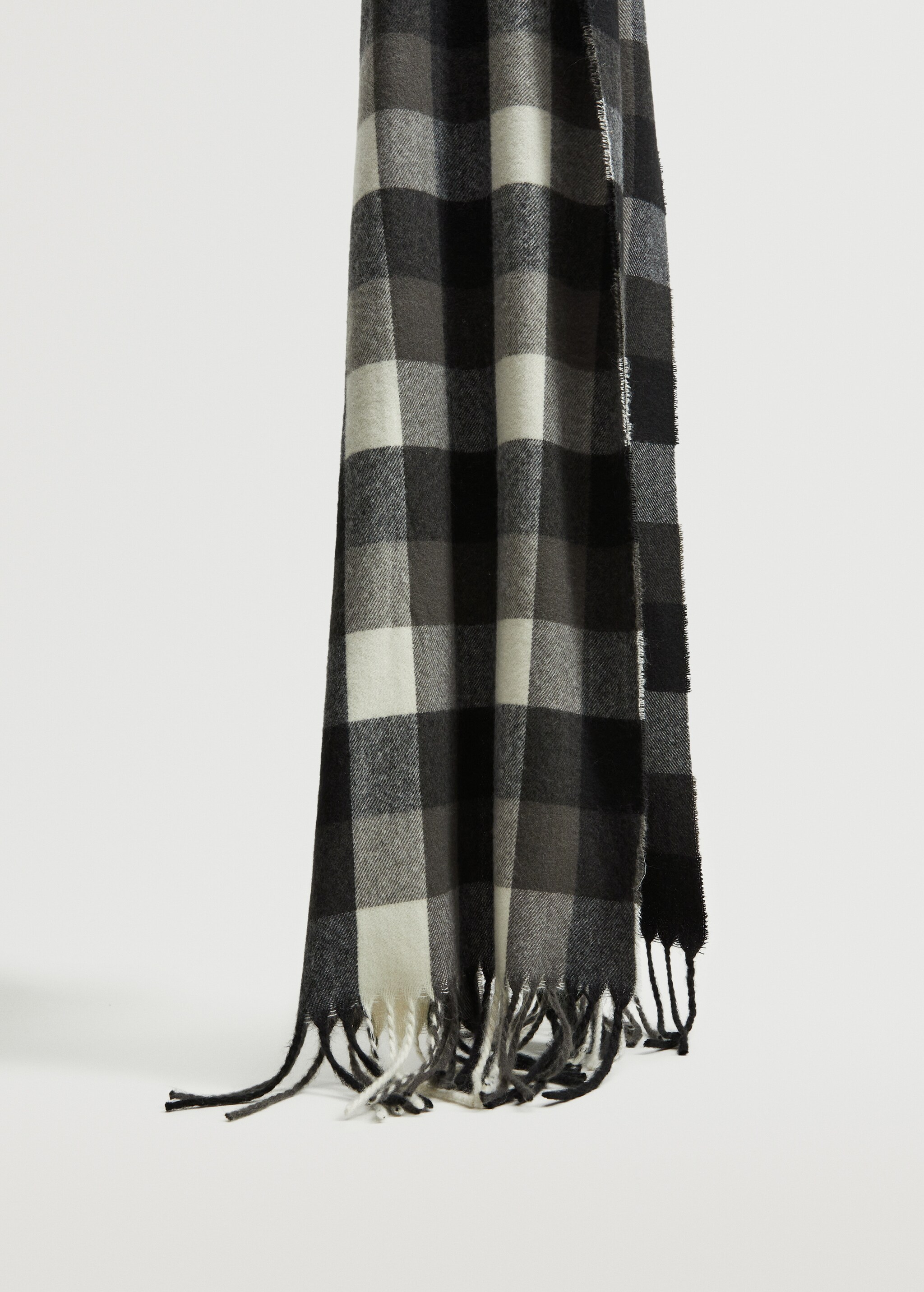 Textured check scarf - Details of the article 4