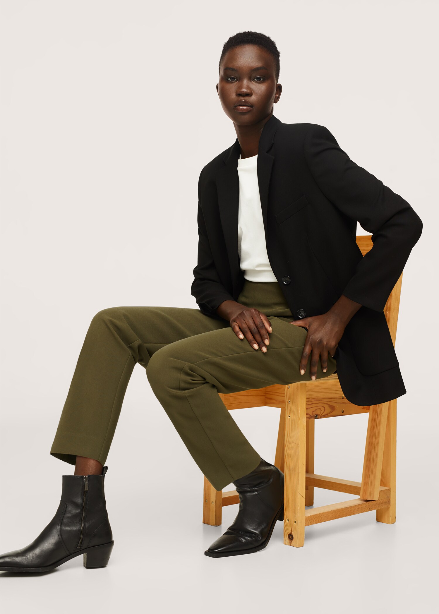 Cropped button trousers - Details of the article 2