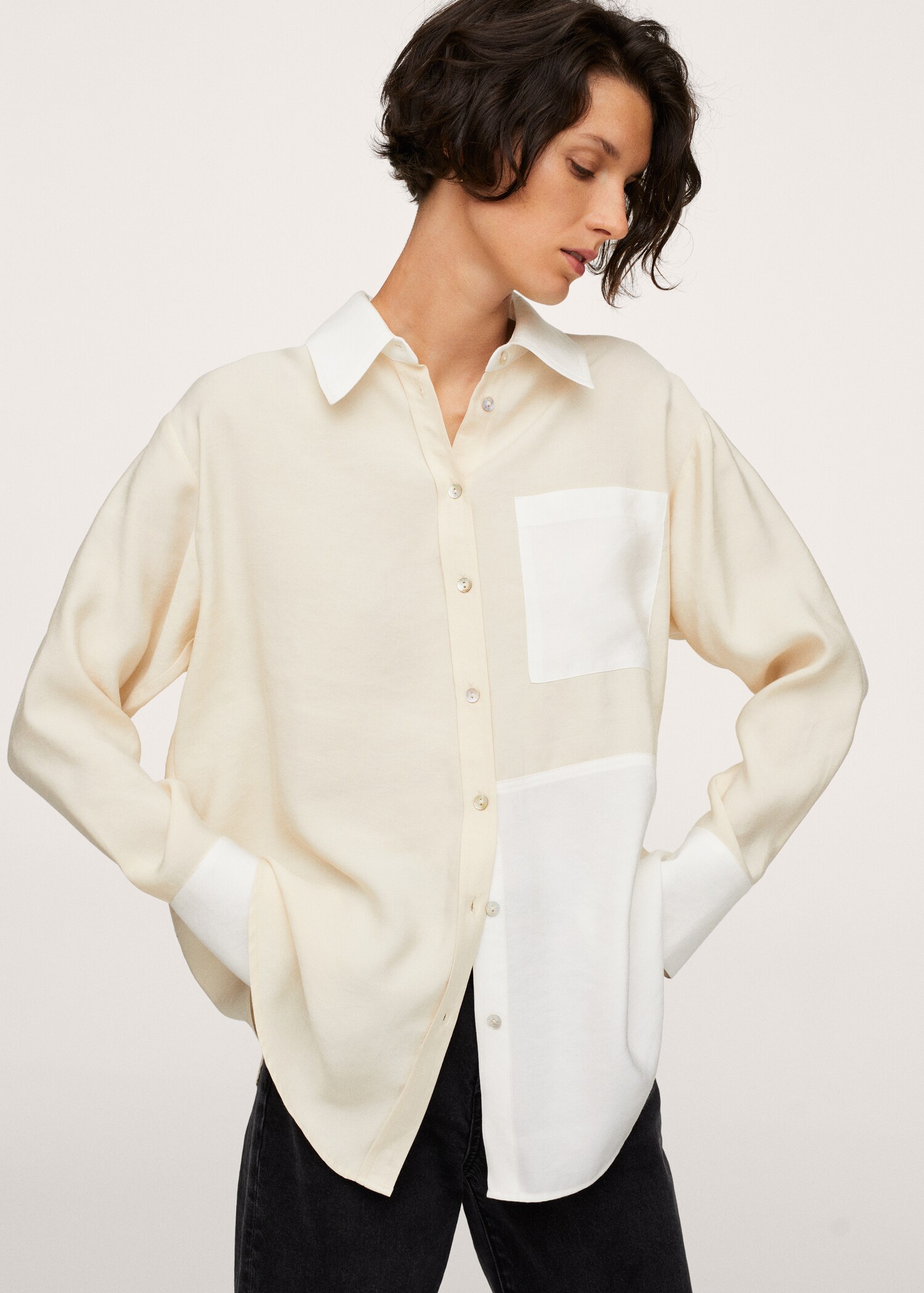 Camisa modal bolsillo - Plano medio