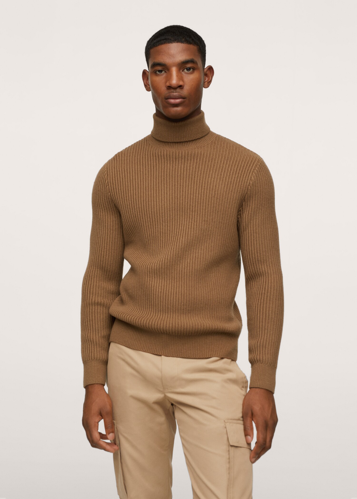 Jersey lana cuello alto - Plano medio