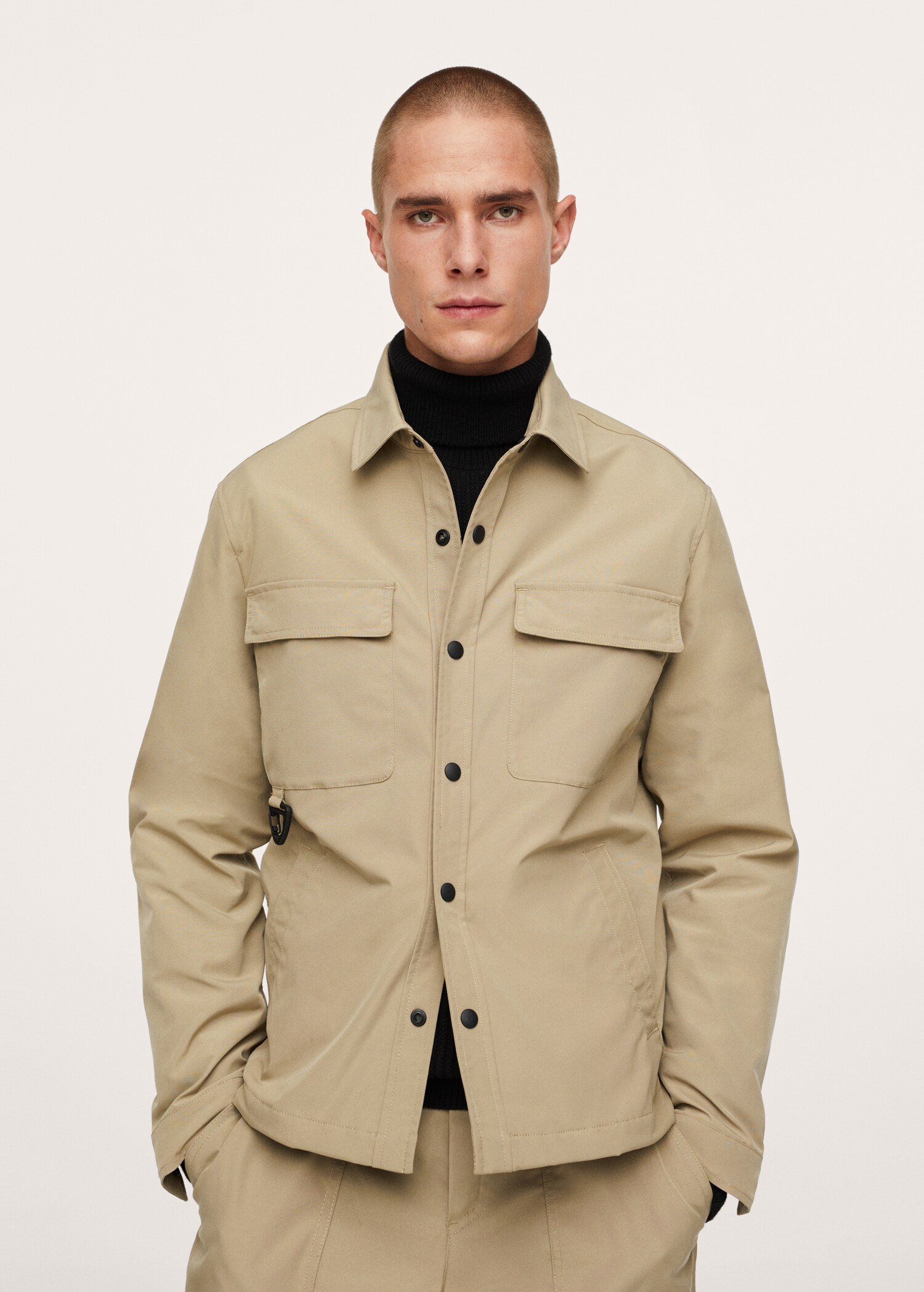 Sobrecamisa impermeable bolsillos - Plano medio