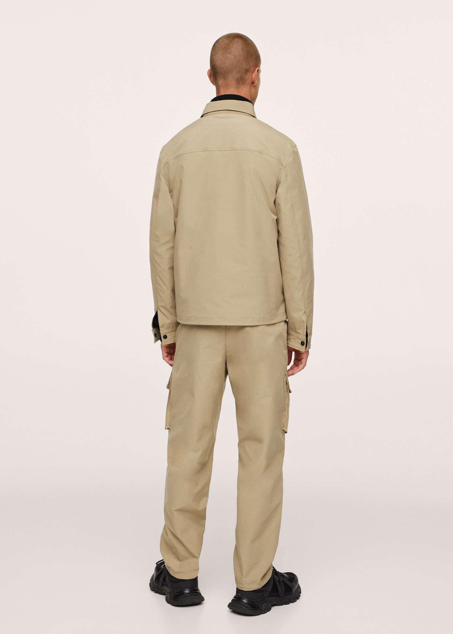 Sobrecamisa impermeable bolsillos - Reverso del artículo