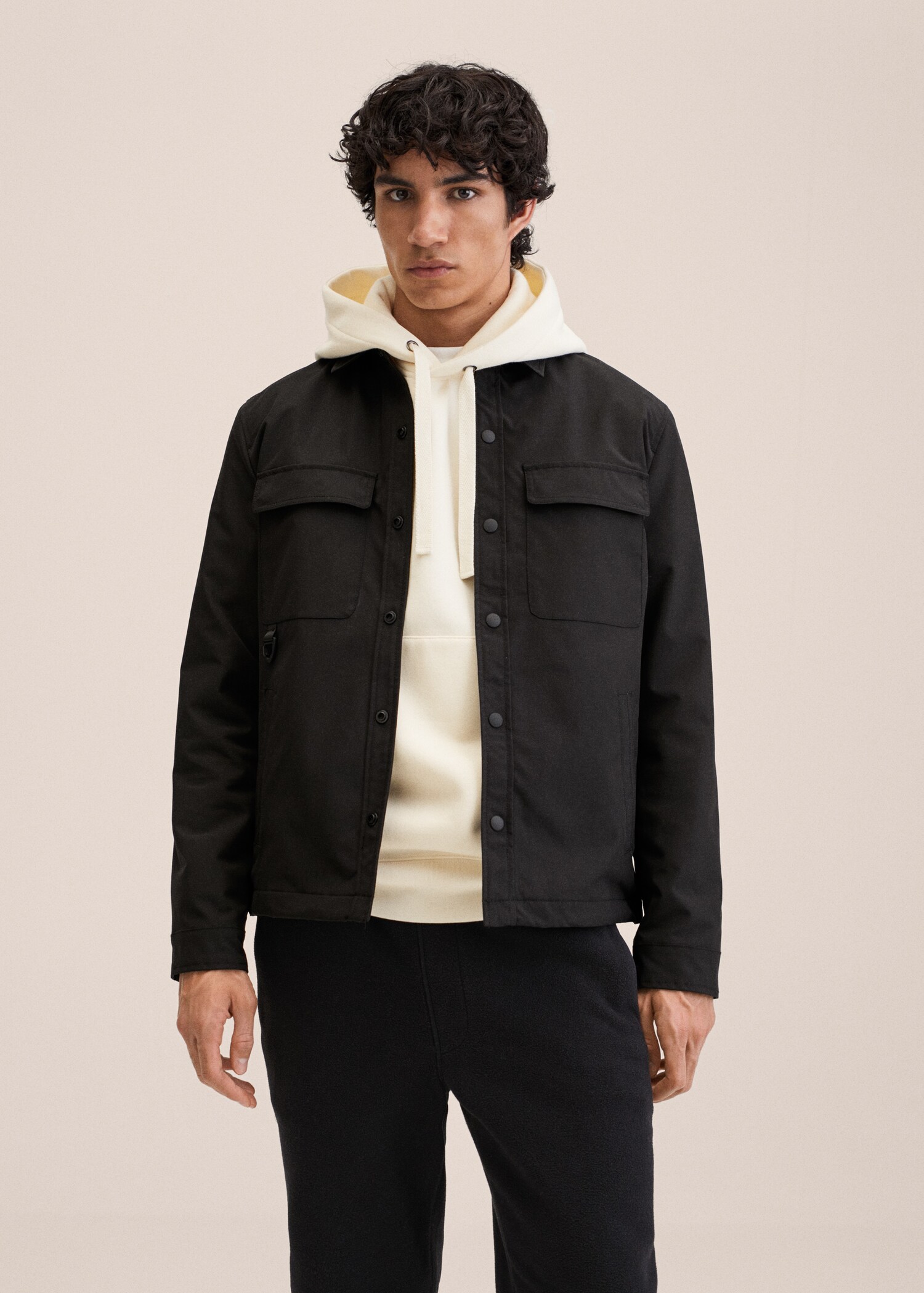 Sobrecamisa impermeable bolsillos - Plano medio