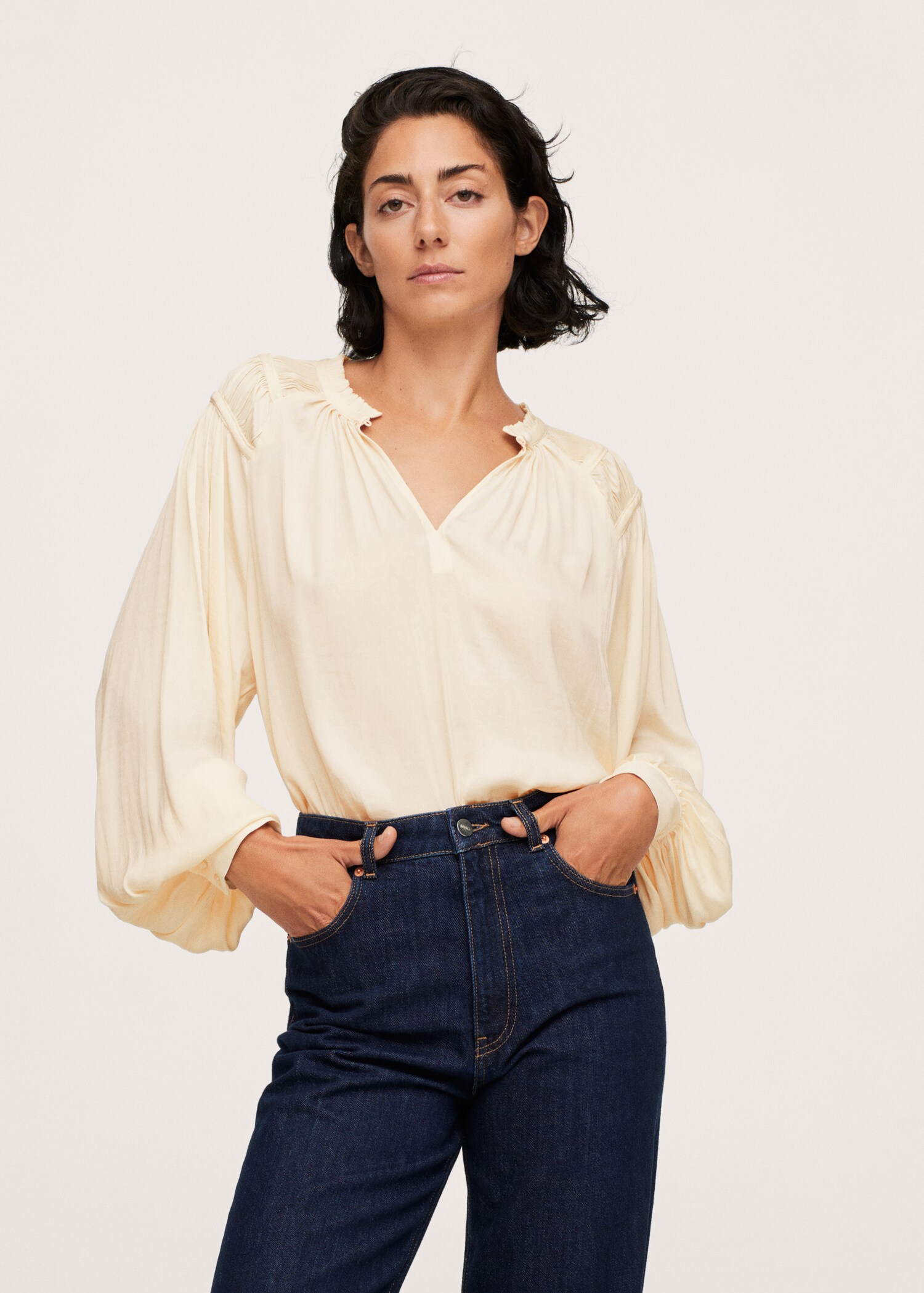 Blusa manga abullonada - Plano medio