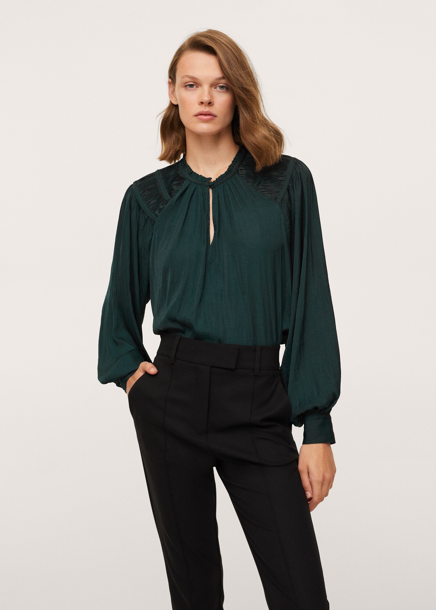 Blusa manga abullonada - Plano medio