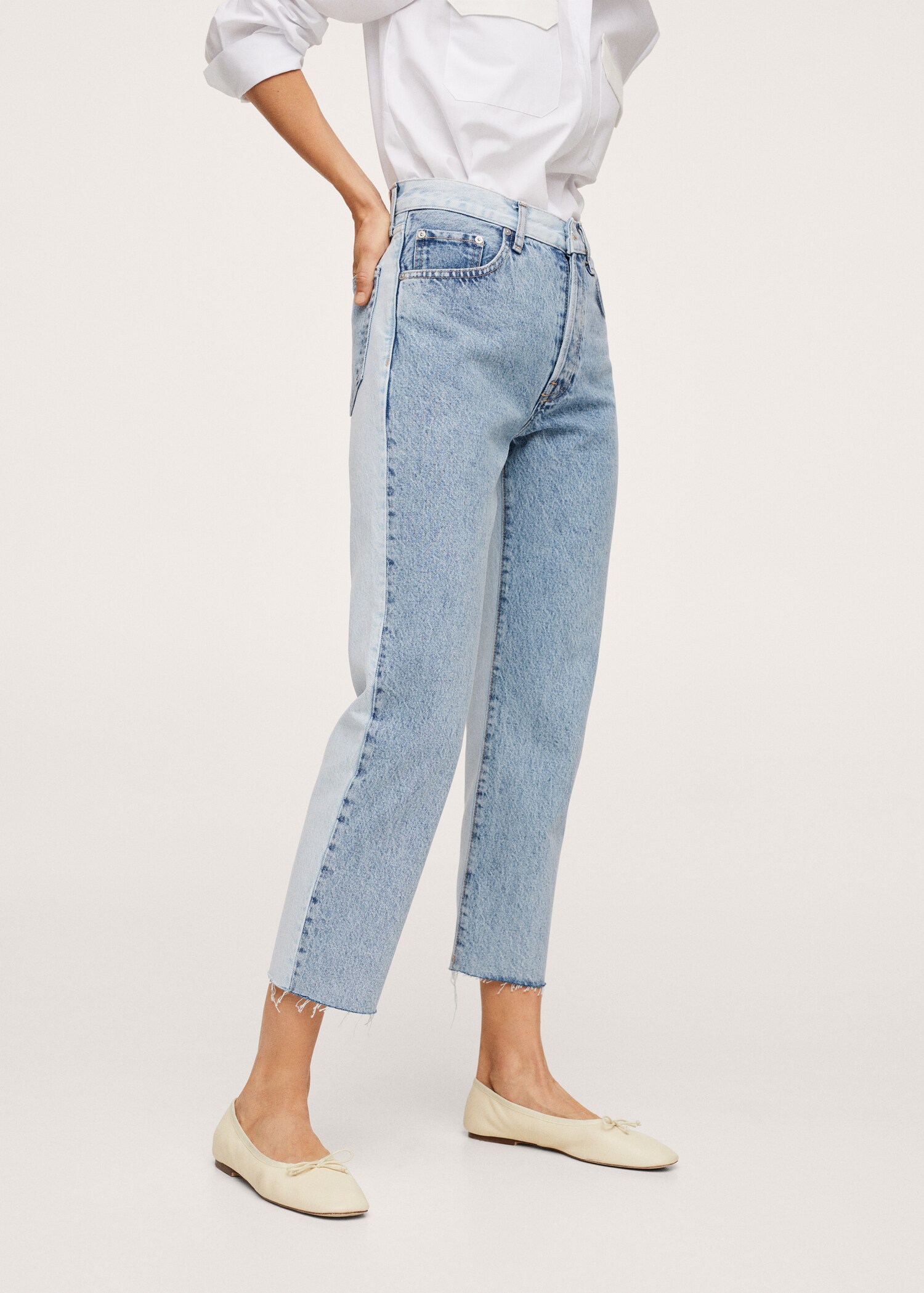 Jeans rectos tiro alto contraste - Plano medio