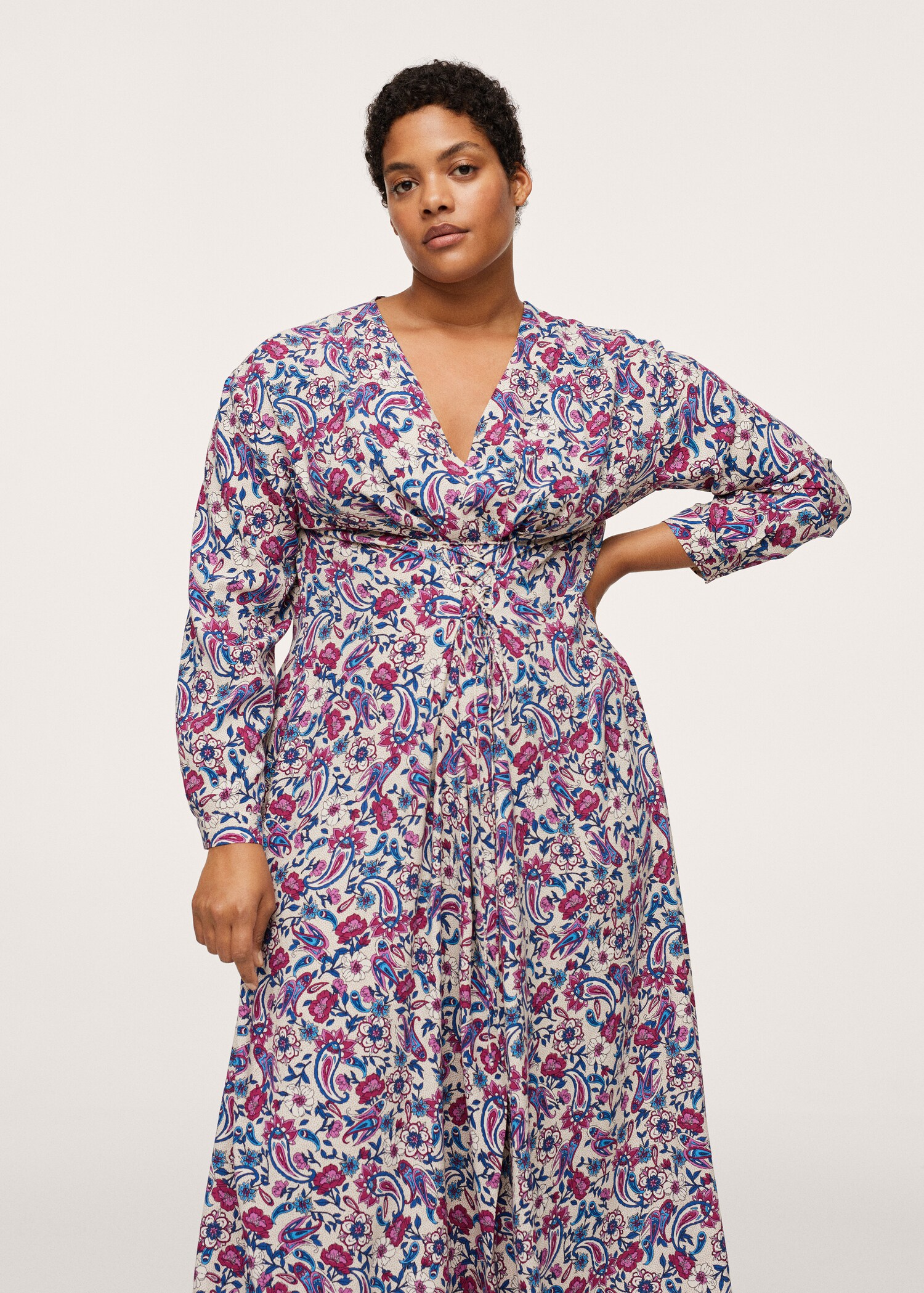 Kleid mit Blumendruck - Mittlere Ansicht