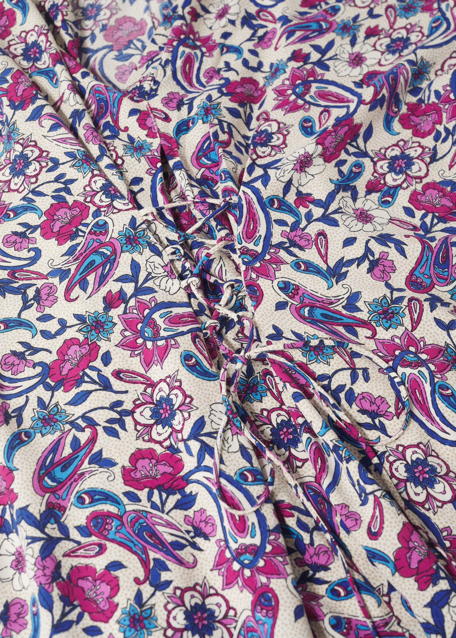 Kleid mit Blumendruck - Detail des Artikels 8