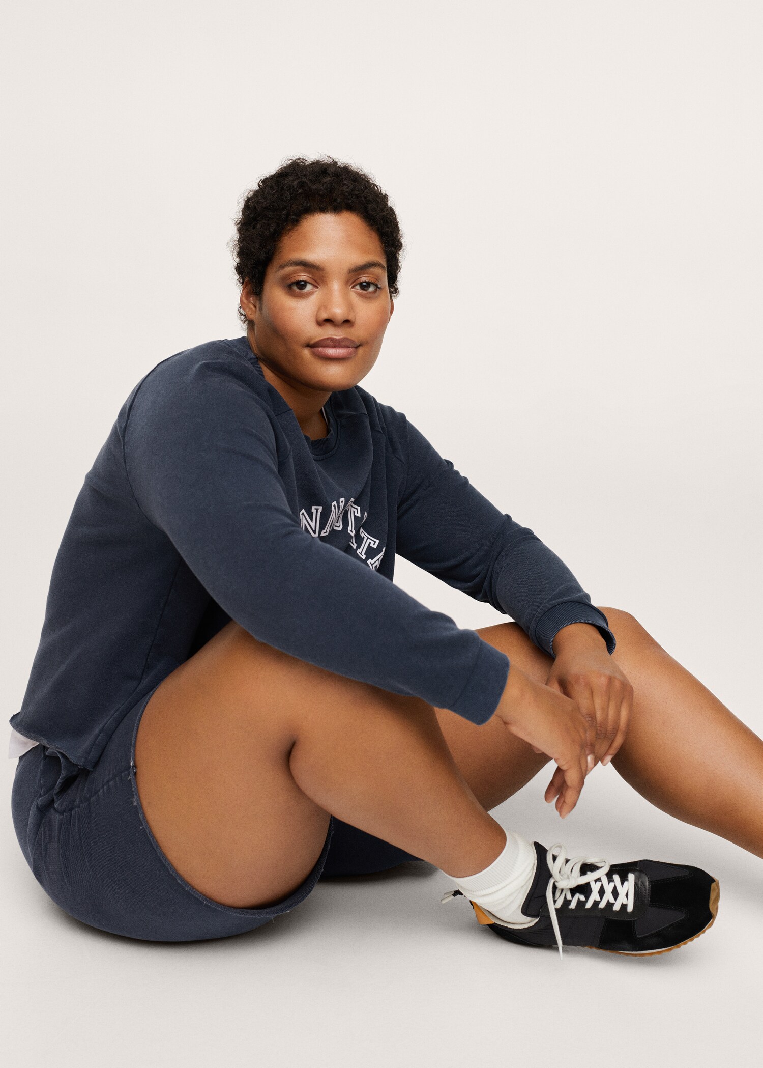 Elastic waist Bermuda shorts - Details of the article 1