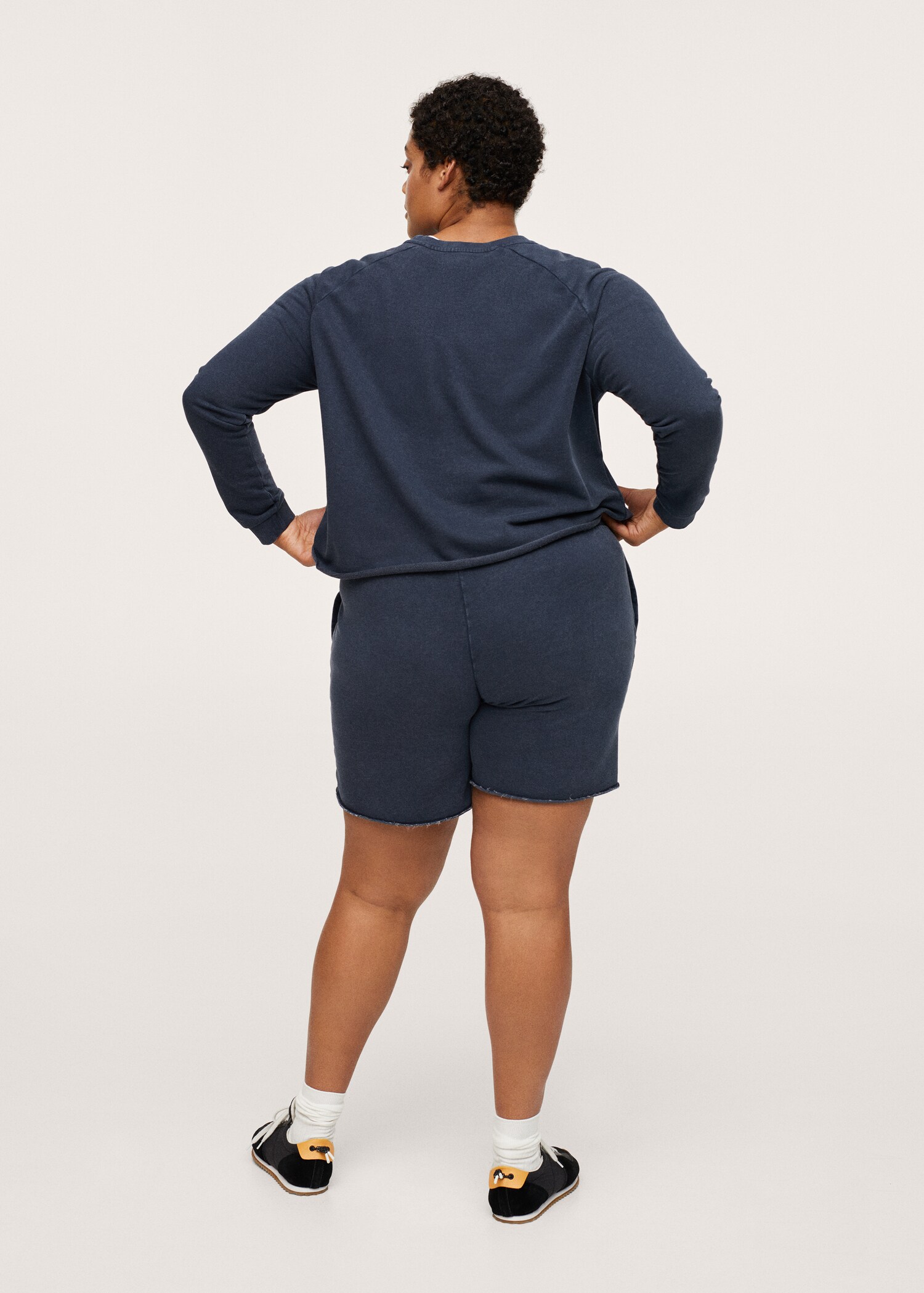 Elastic waist Bermuda shorts - Reverse of the article