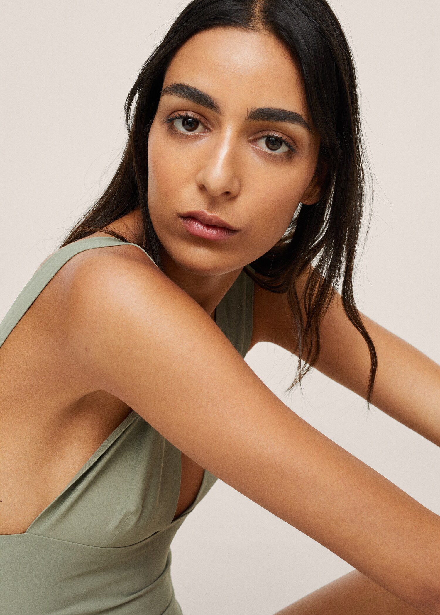 Open neckline body - Details of the article 1