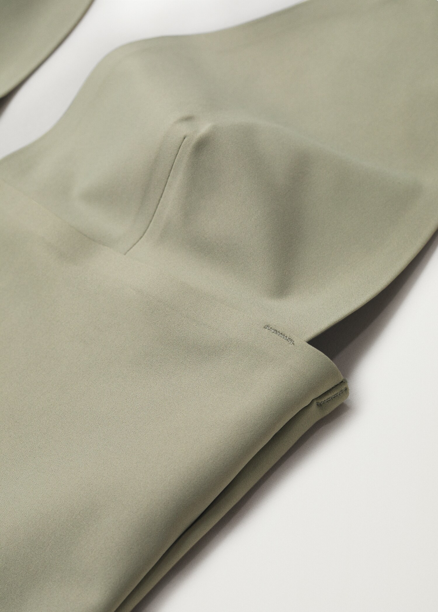 Open neckline body - Details of the article 8
