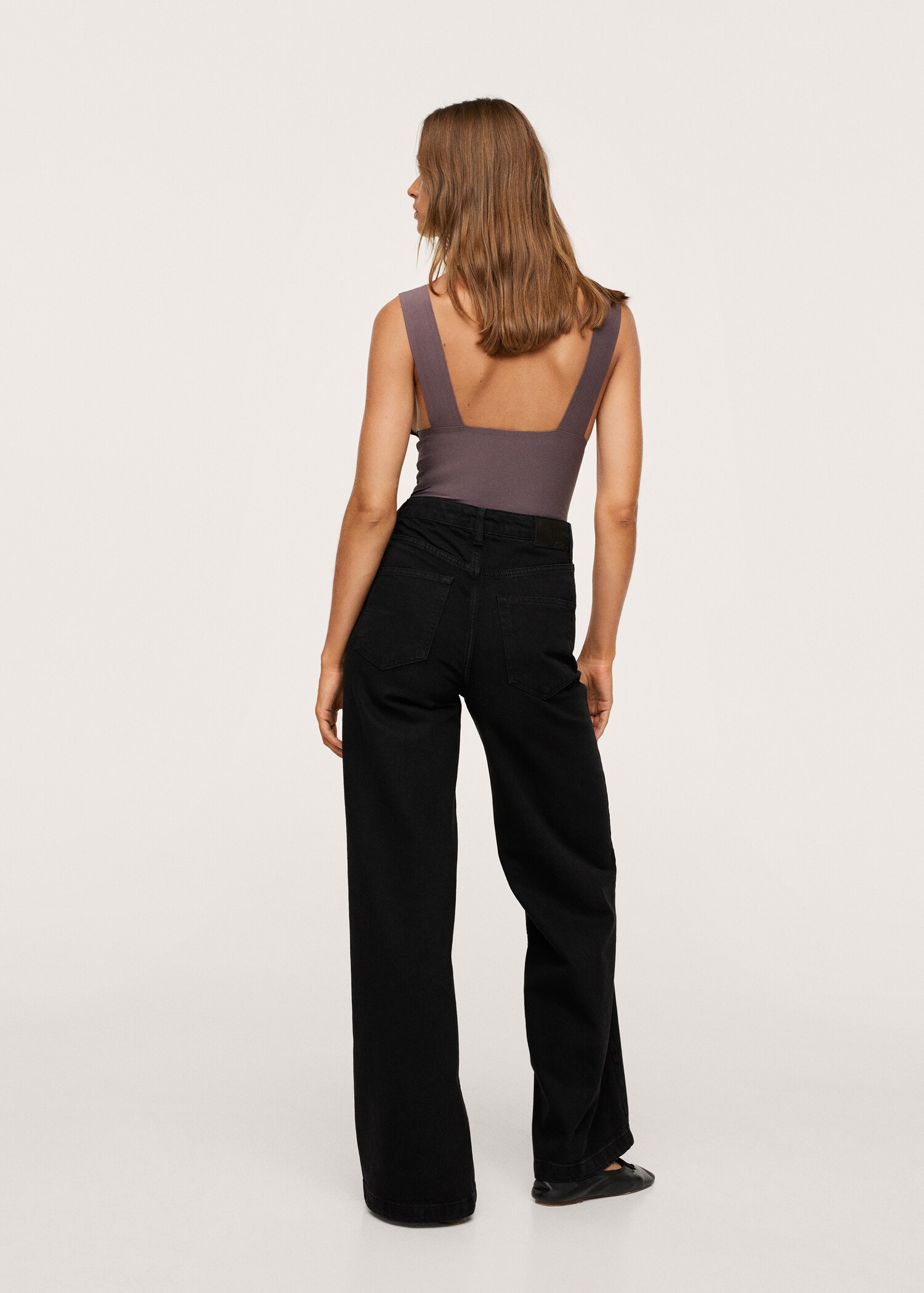 Open neckline body - Reverse of the article