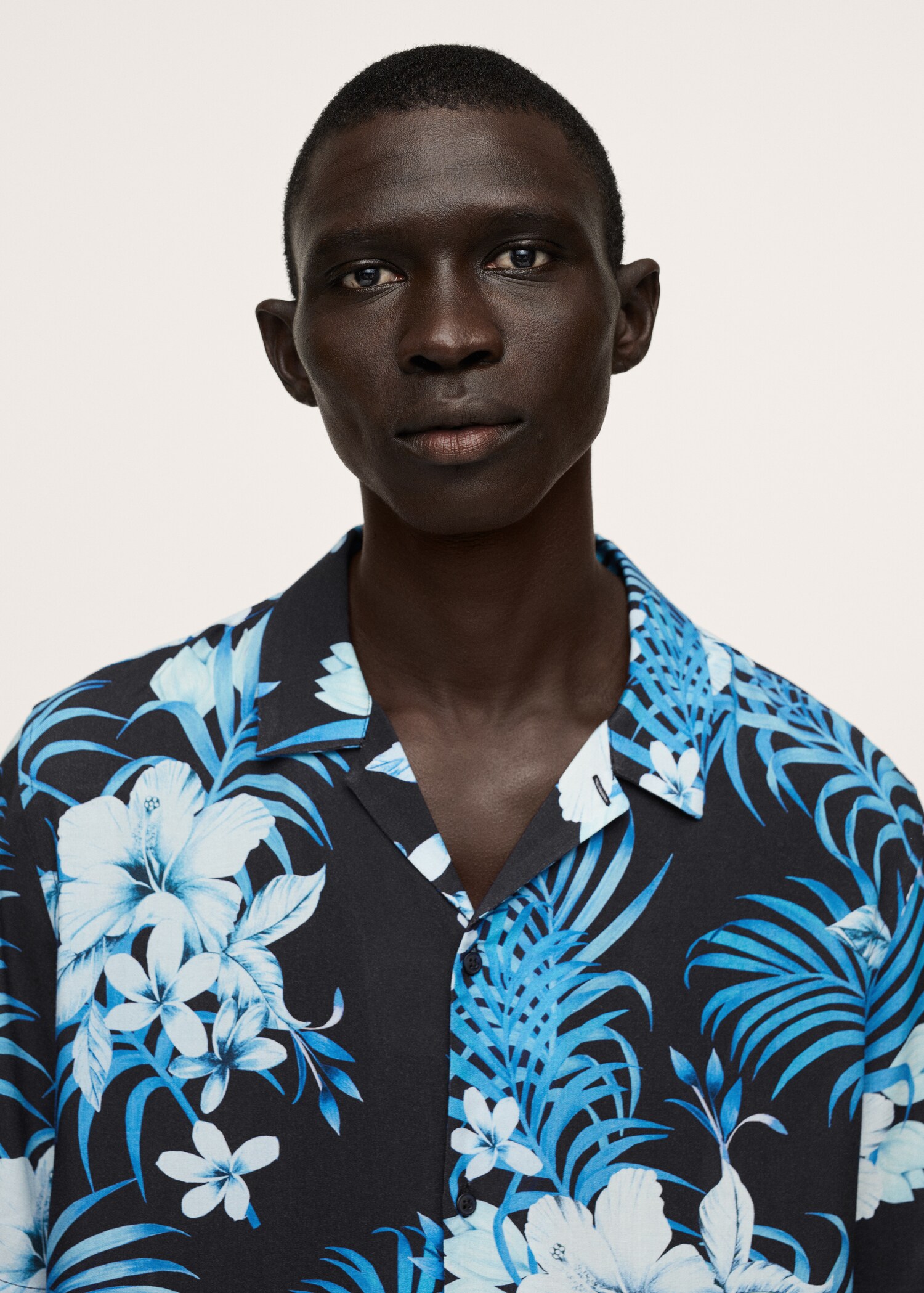 Hawaiian flowy shirt - Details of the article 1