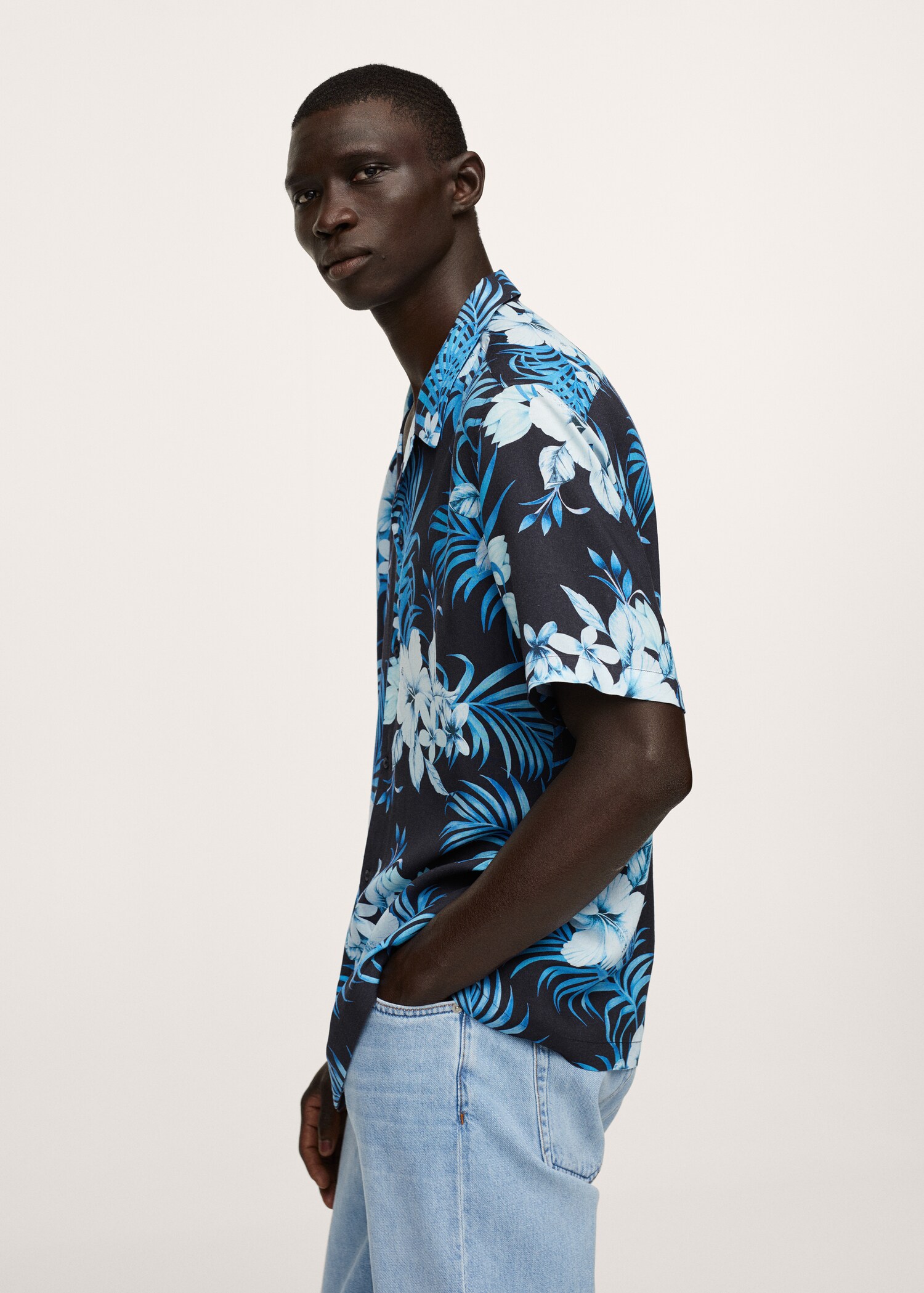 Hawaiian flowy shirt - Details of the article 2