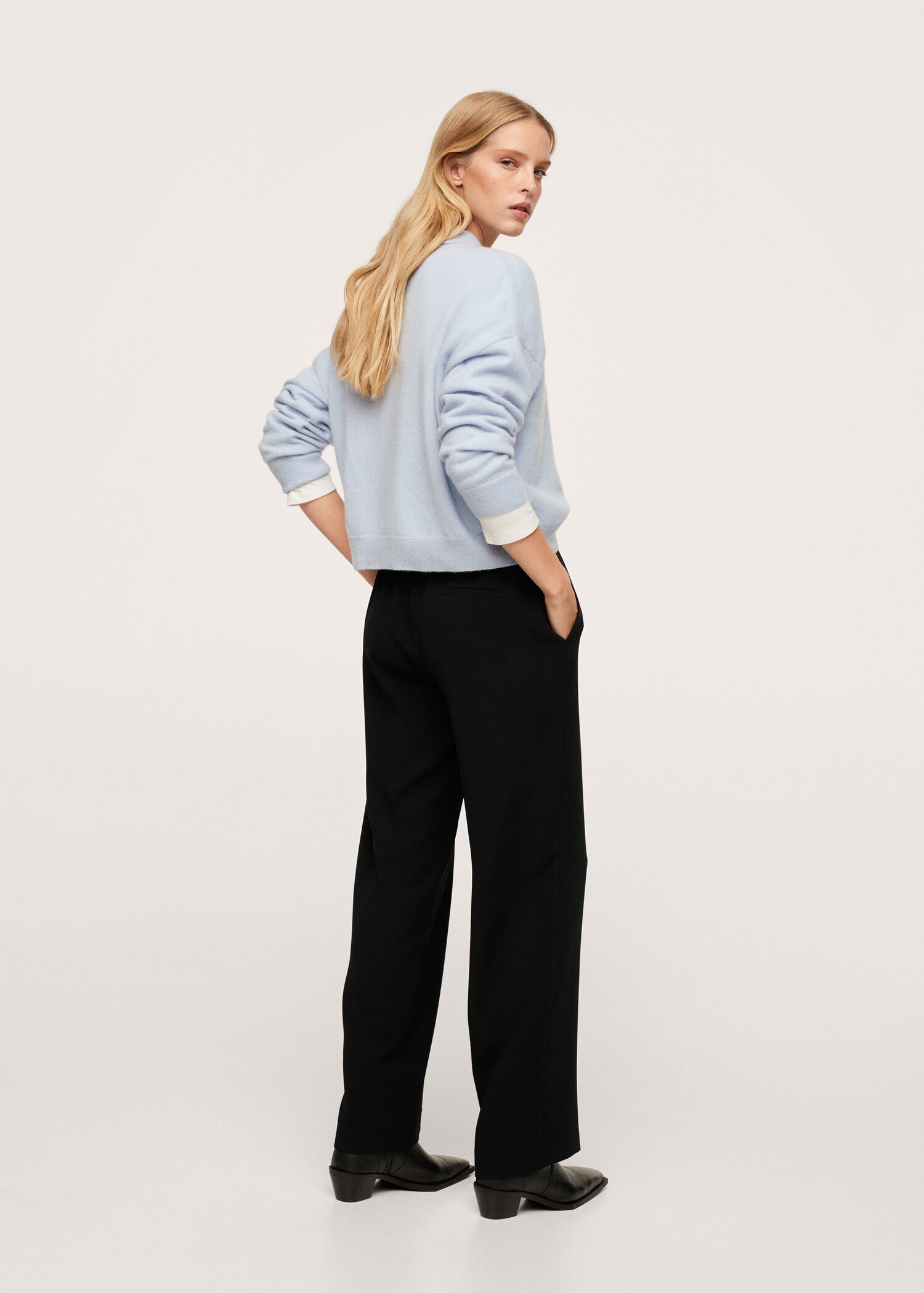 Elastic waist trousers - Reverse of the article
