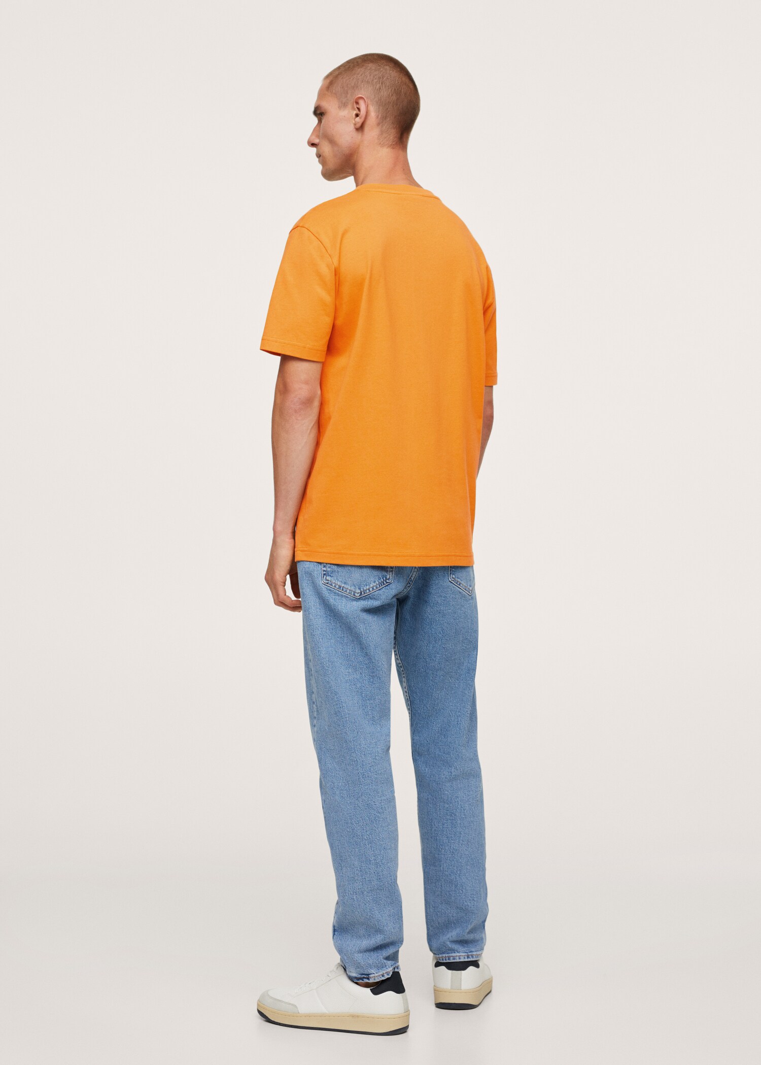 Sustainable cotton basic T-shirt - Reverse of the article