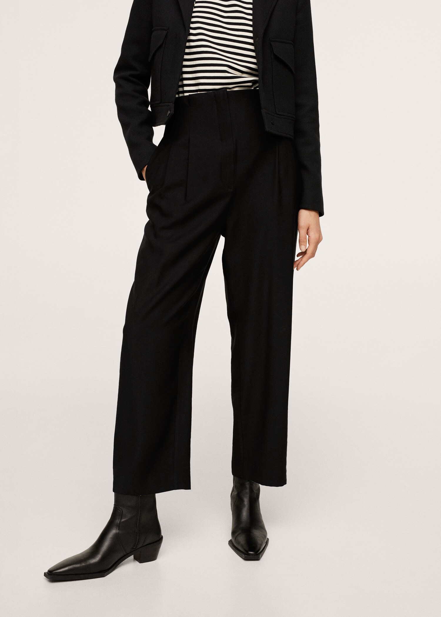 Pantalón crop pinzas - Plano medio