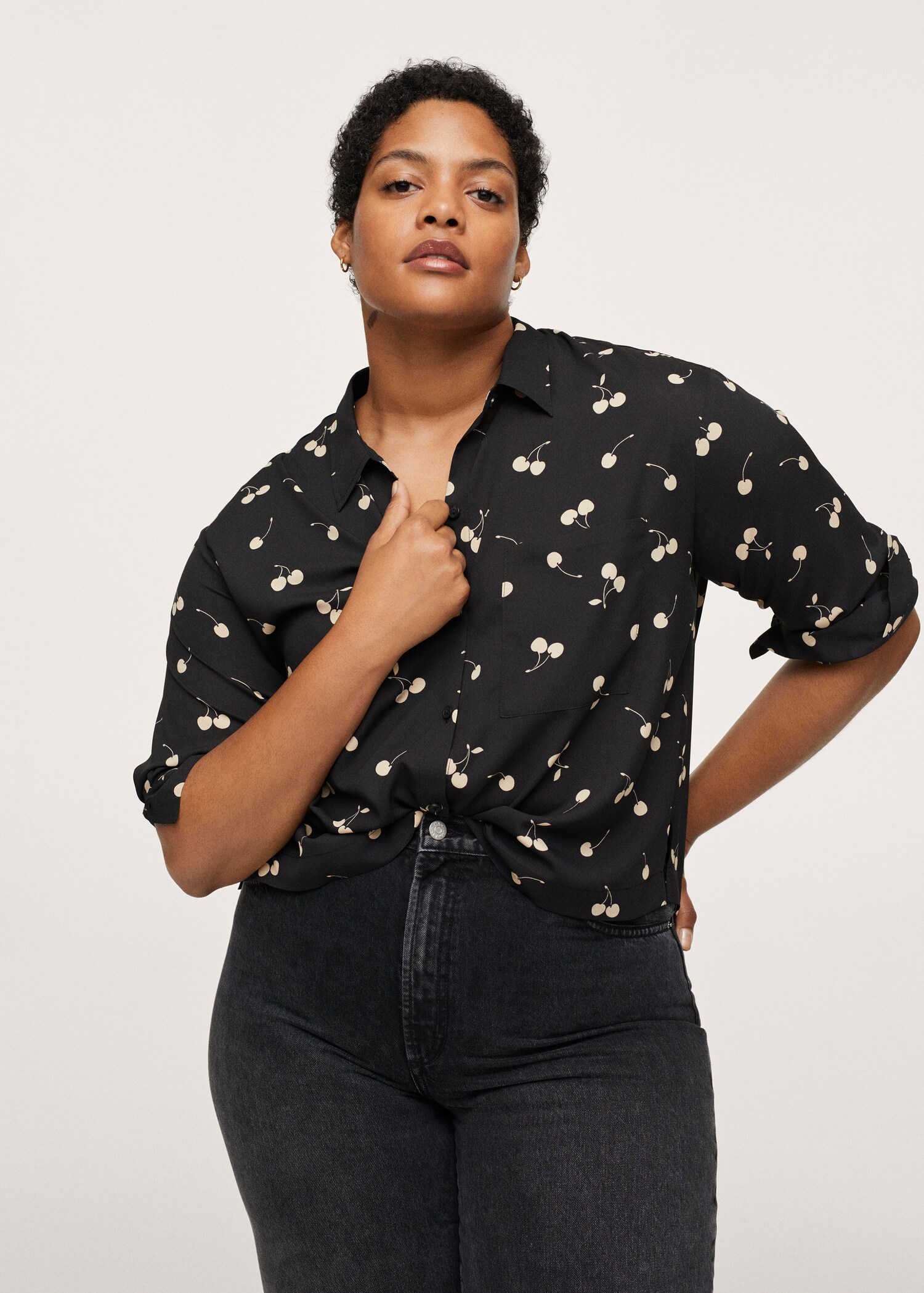 Blusa fluida estampada - Plano medio