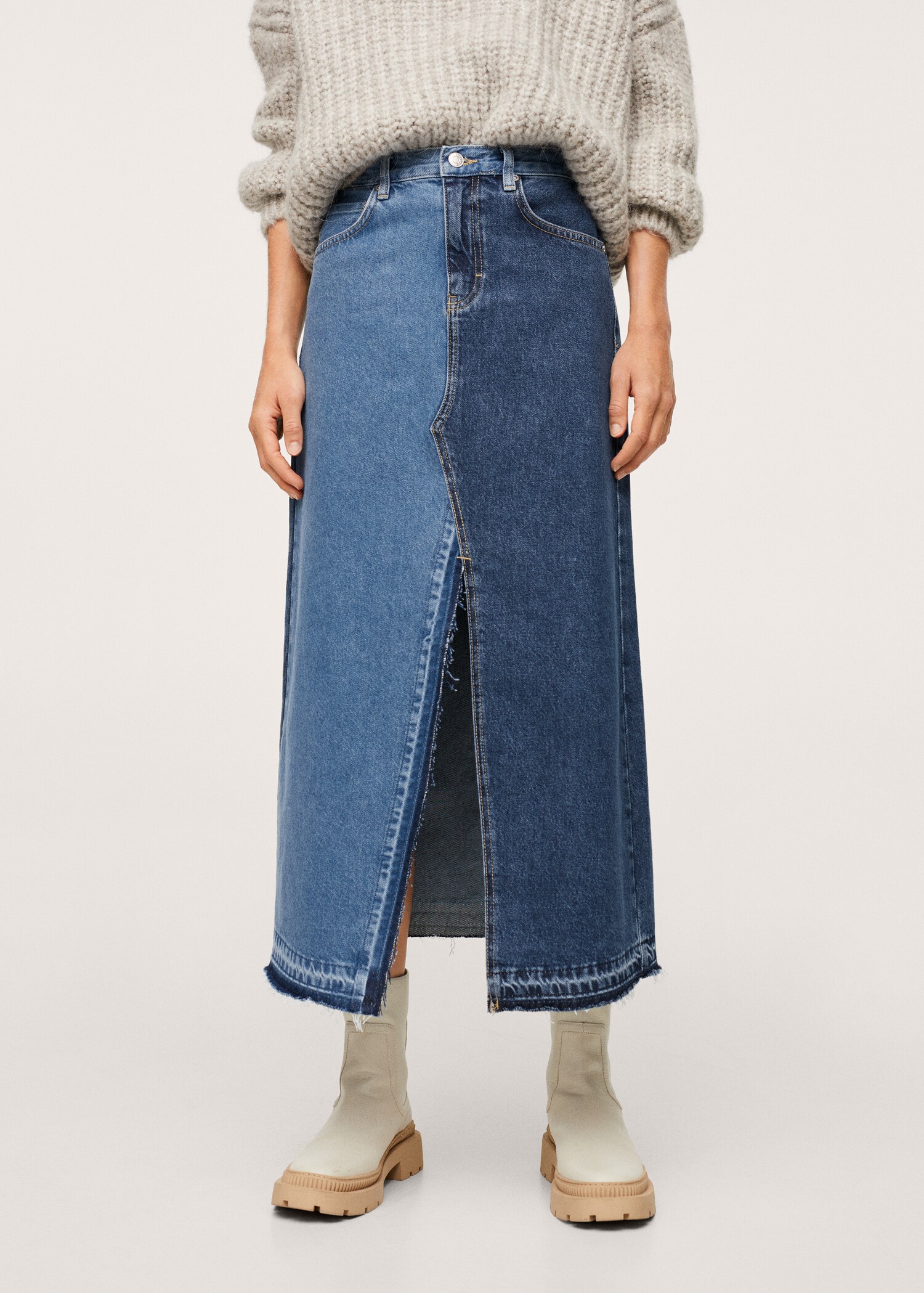 Falda denim contraste - Plano medio