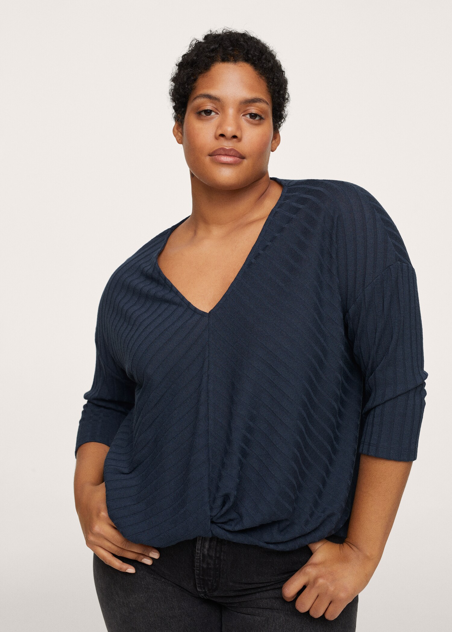 Camiseta nudo textura - Plano medio