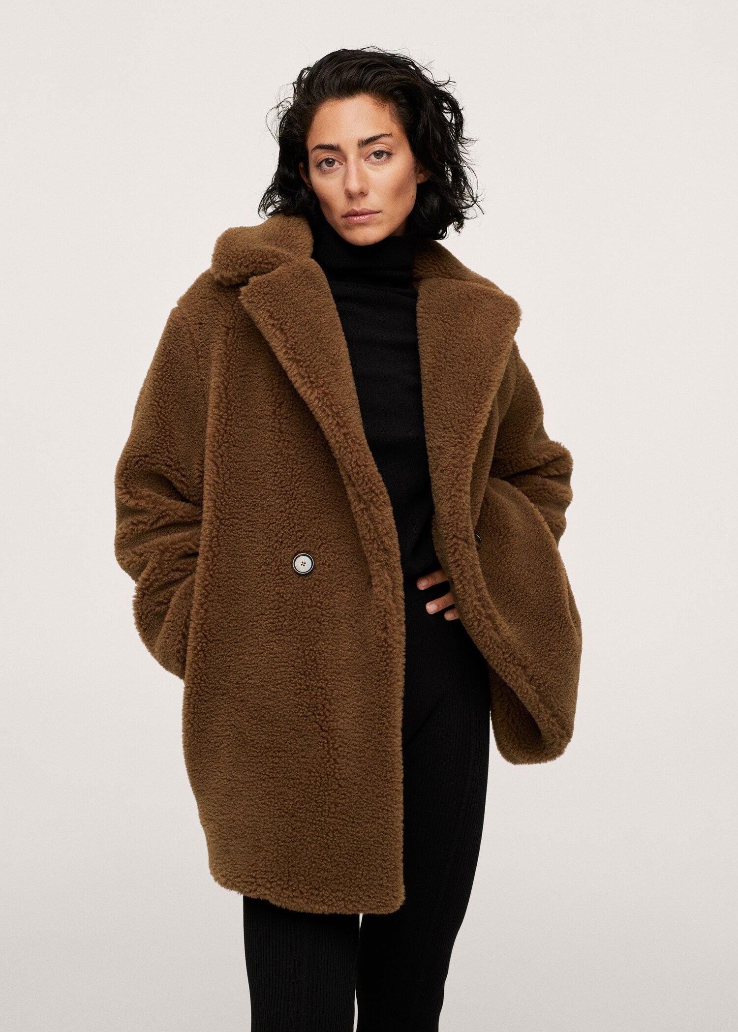 Abrigo oversize borreguito - Plano medio