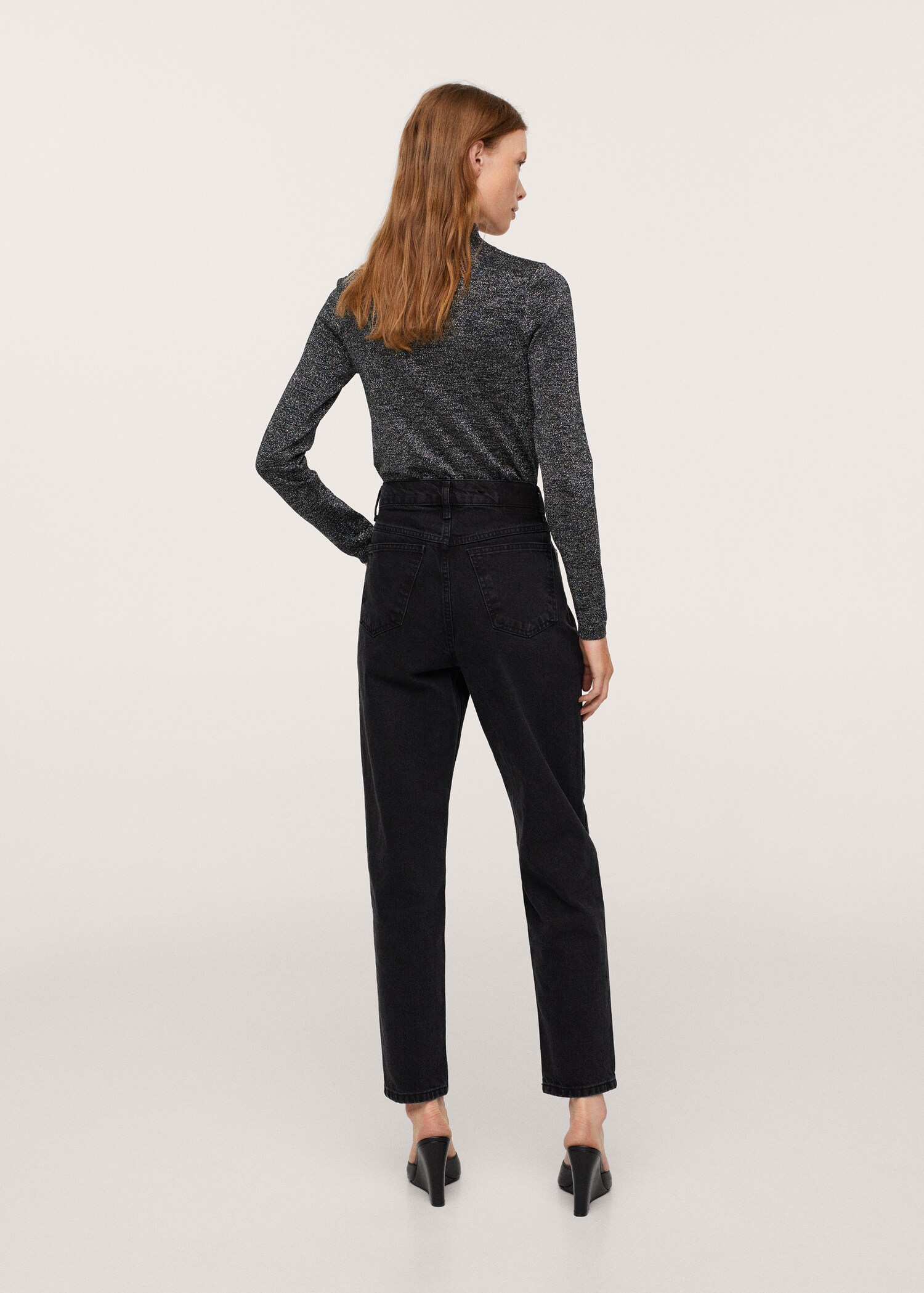 Feiner Pullover mit Metallic-Effekt - Rückseite des Artikels