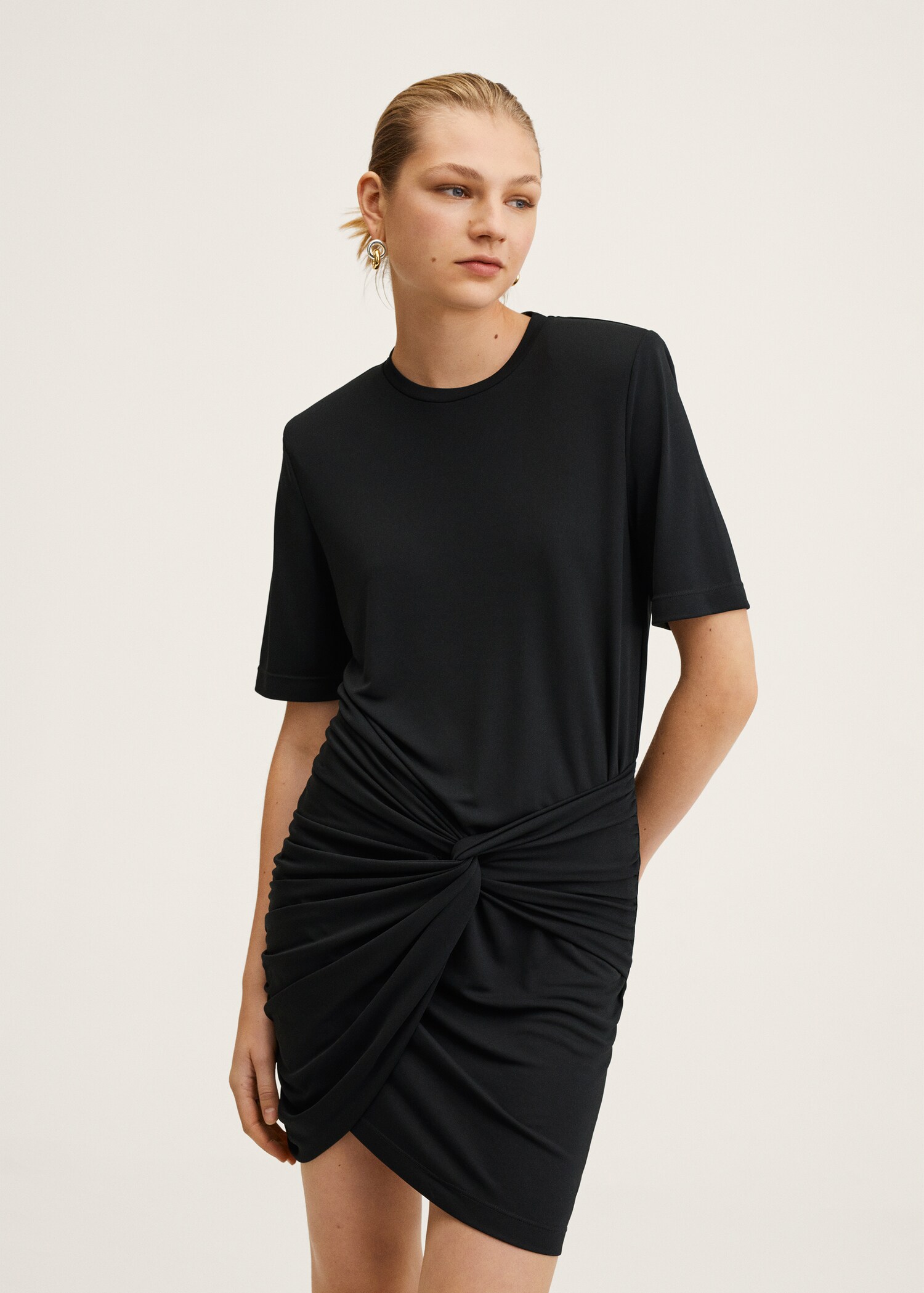 Vestido detalle nudo - Plano medio