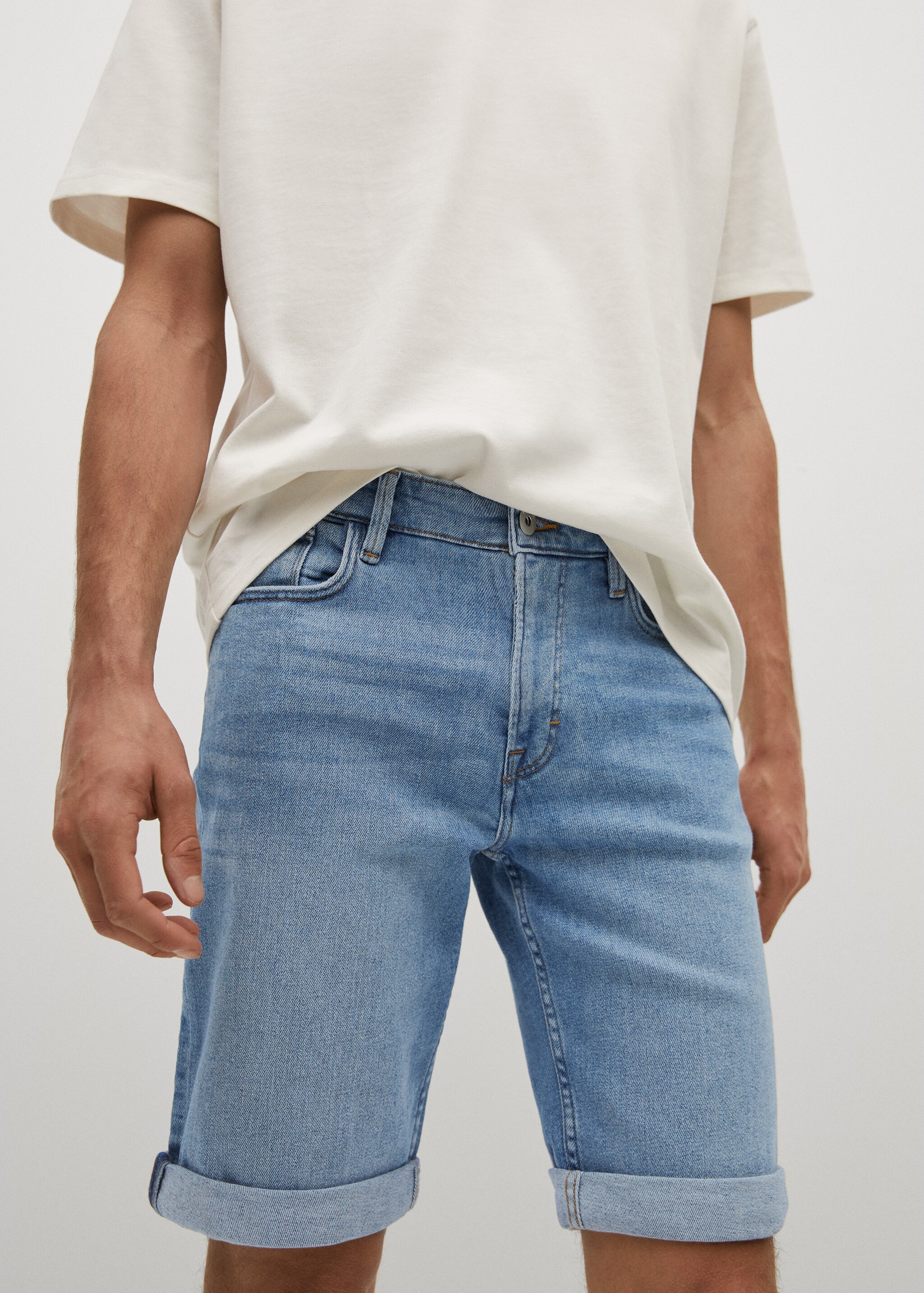Jeans-Bermudashorts mit mittlerer Waschung - Detail des Artikels 1