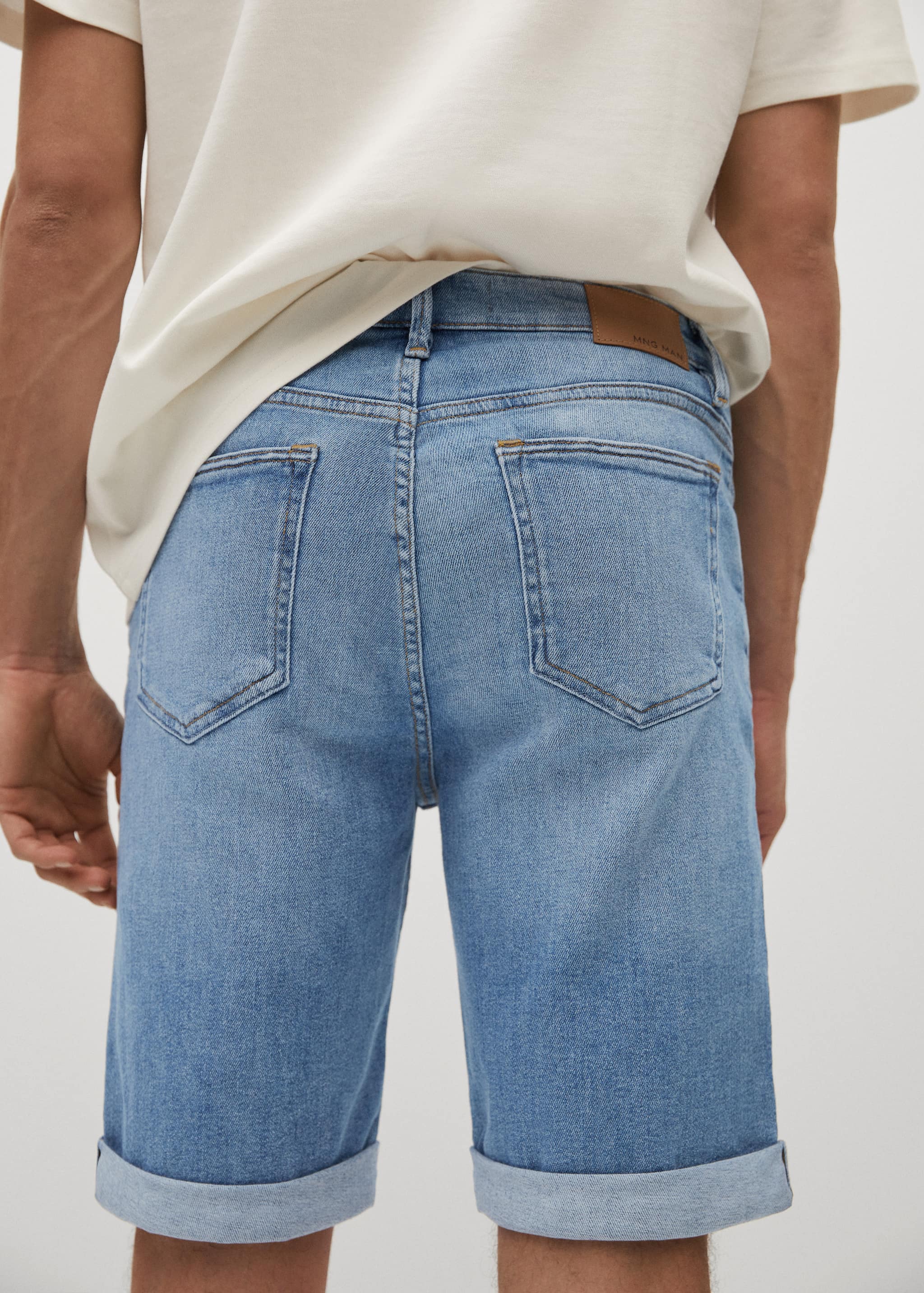 Jeans-Bermudashorts mit mittlerer Waschung - Detail des Artikels 3