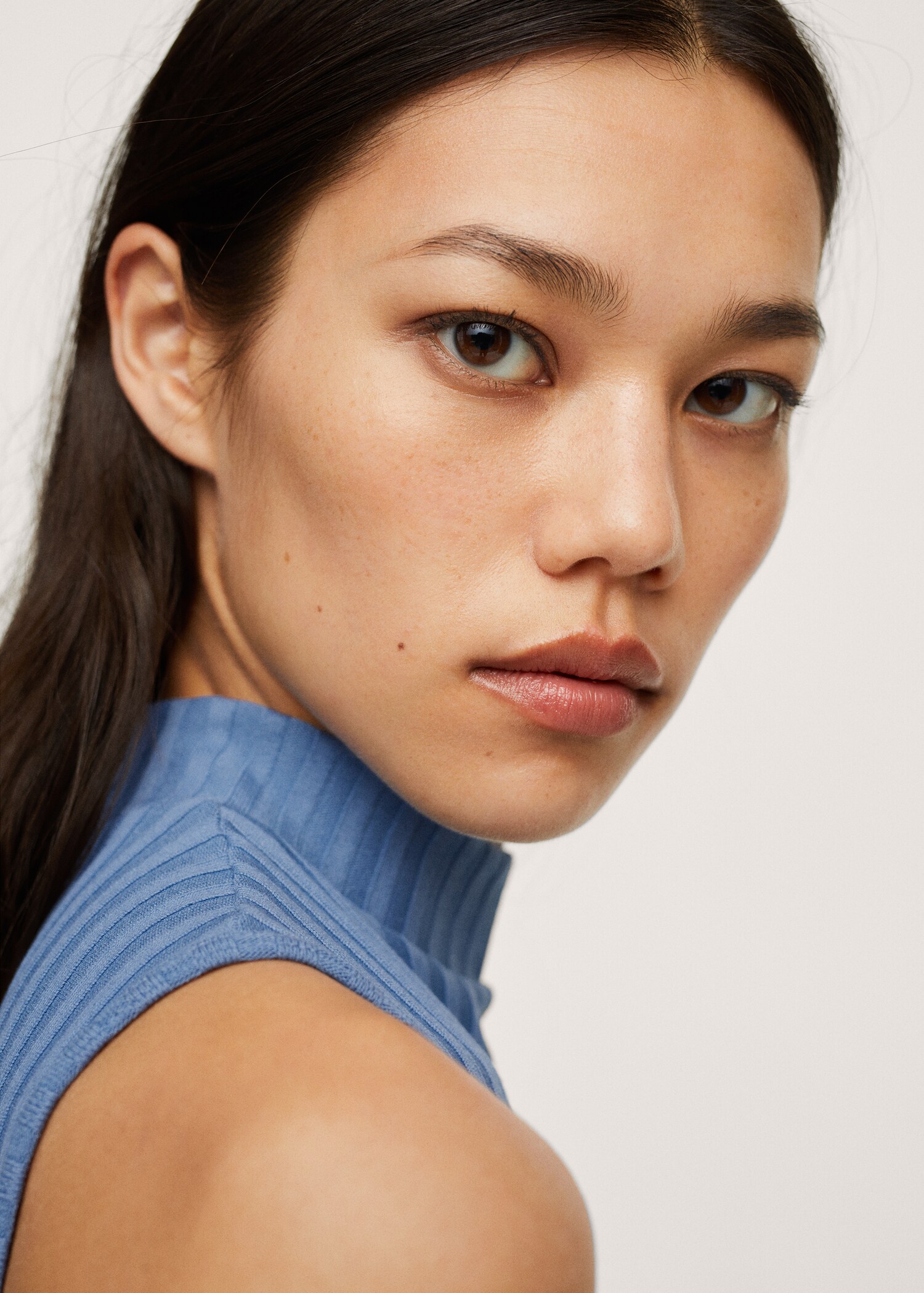 High collar ribbed top - Details of the article 2