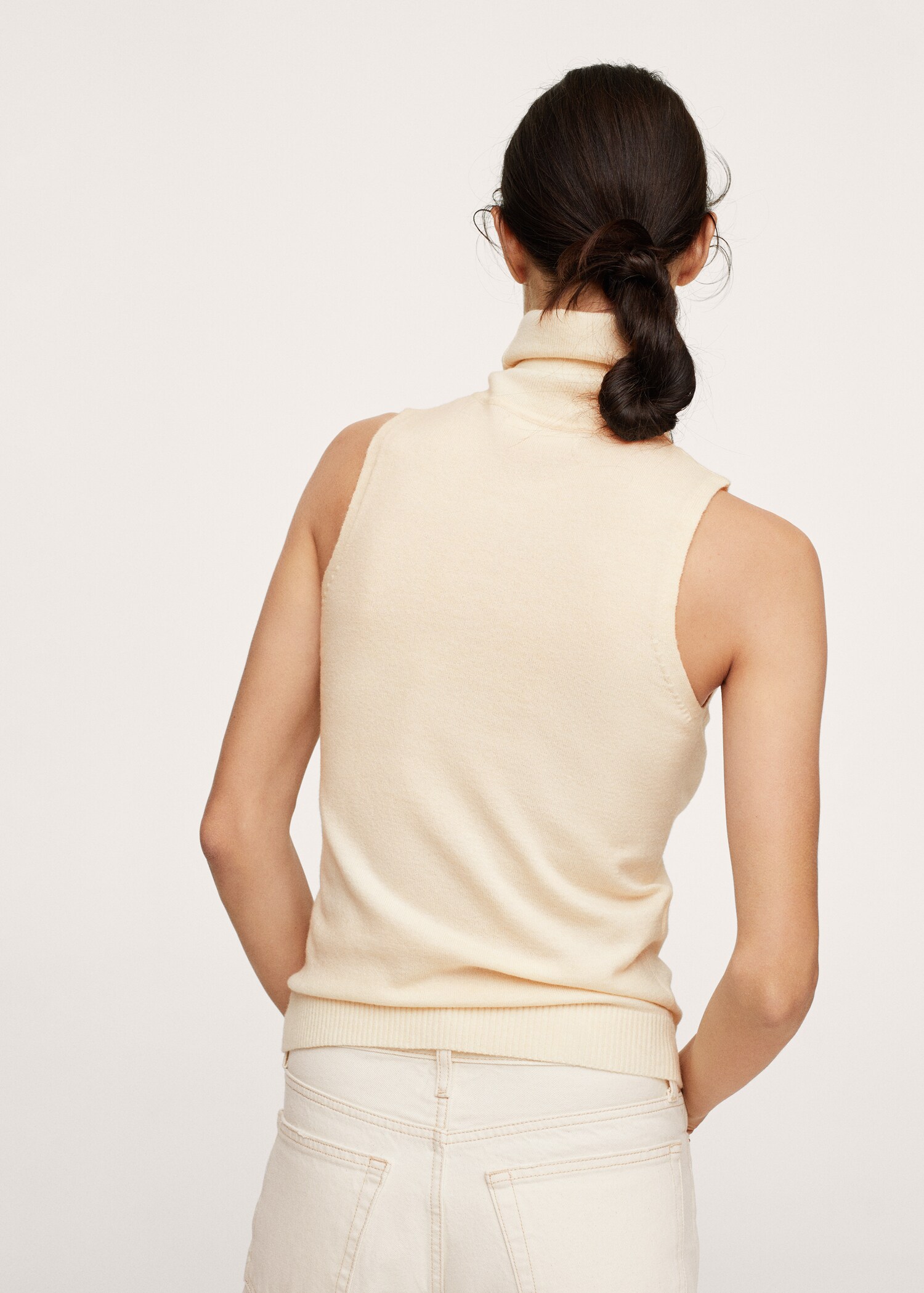 Turtleneck knit top - Reverse of the article