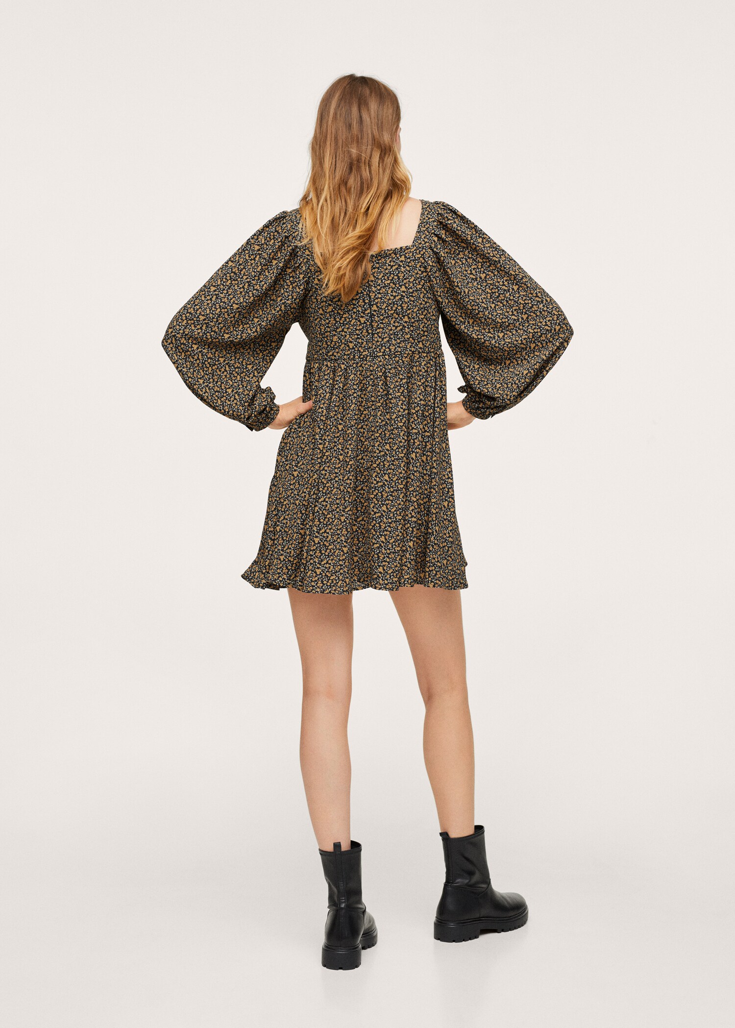 Puffed sleeves dress - Reverse of the article