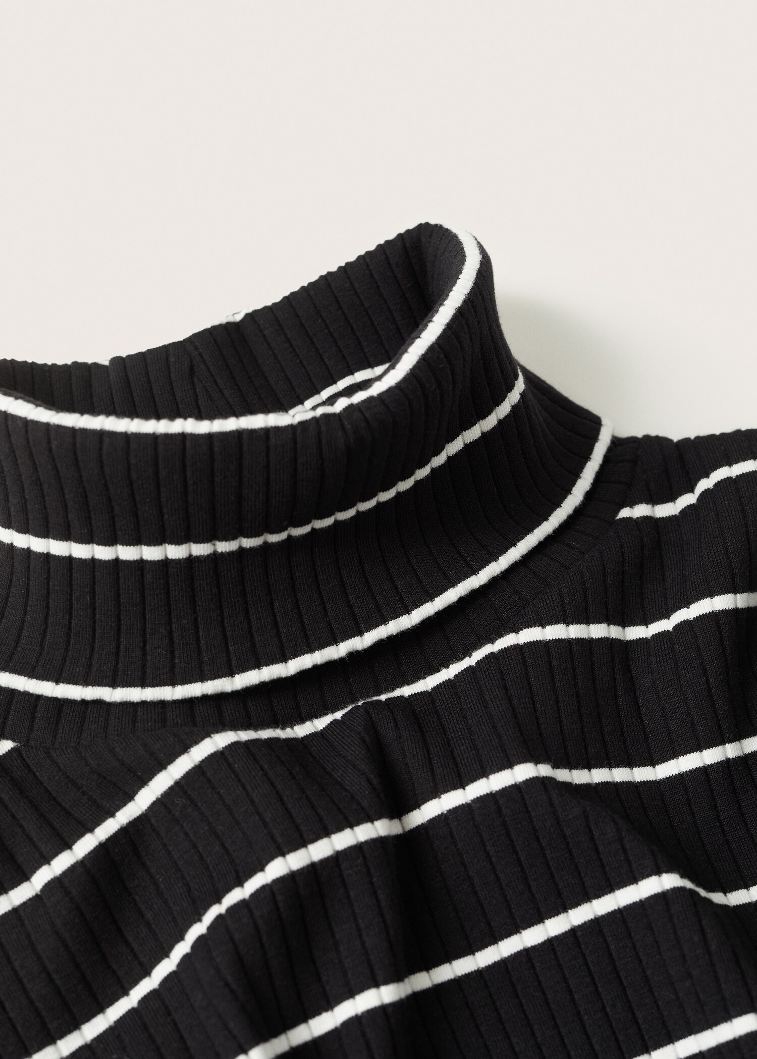 Camiseta manga larga cuello alto - Detalle del artículo 8