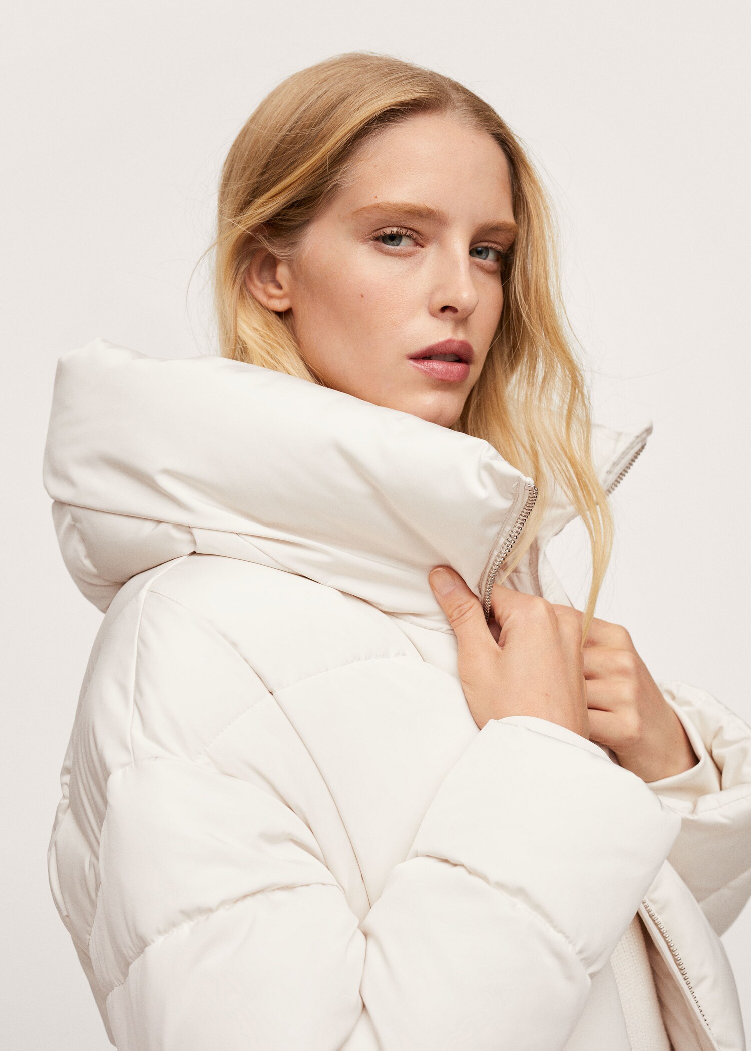 Hood quilted coat - Details of the article 1