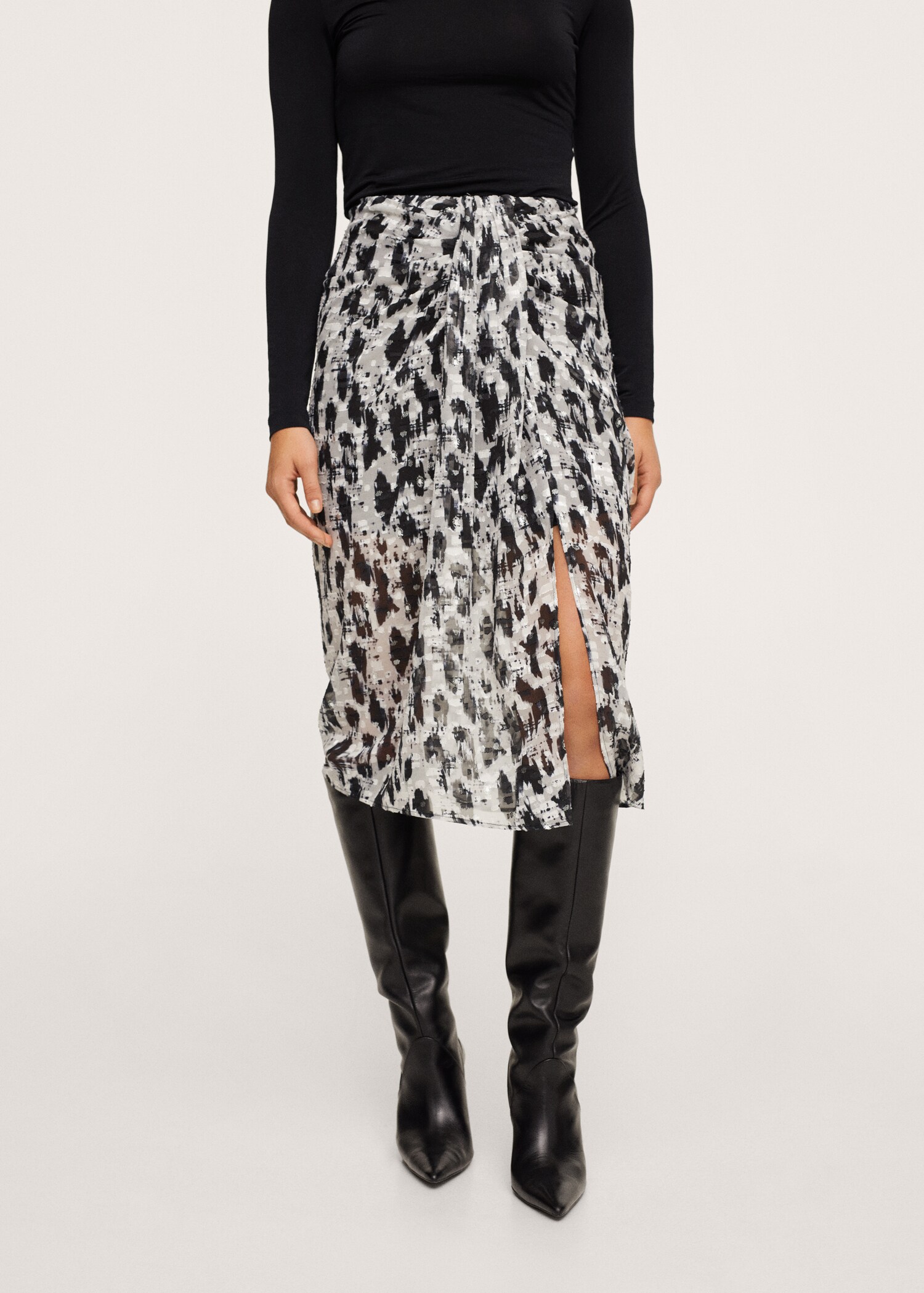 Falda midi estampada - Plano medio