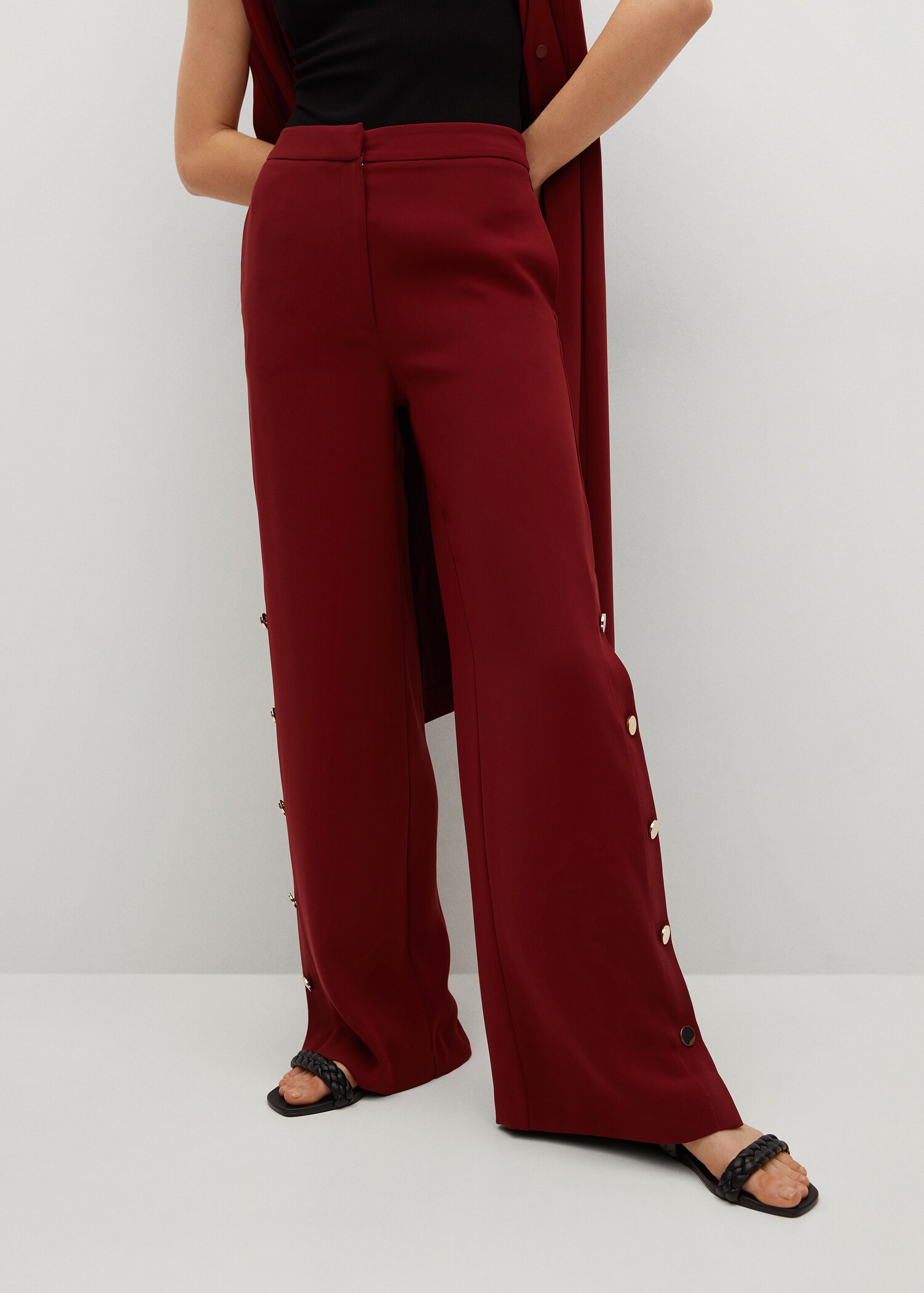 Pantalón botones laterales - Plano medio