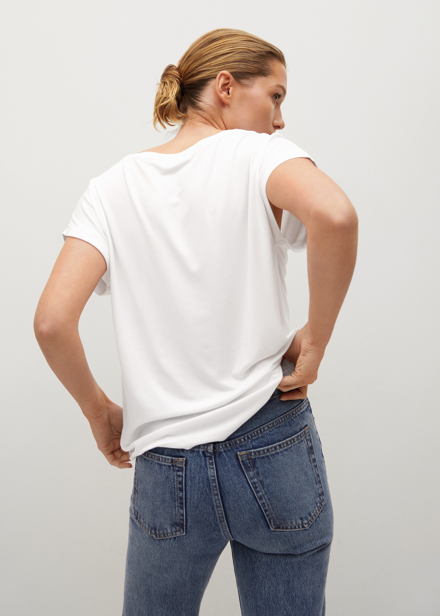Camiseta básica escote pico - Reverso del artículo