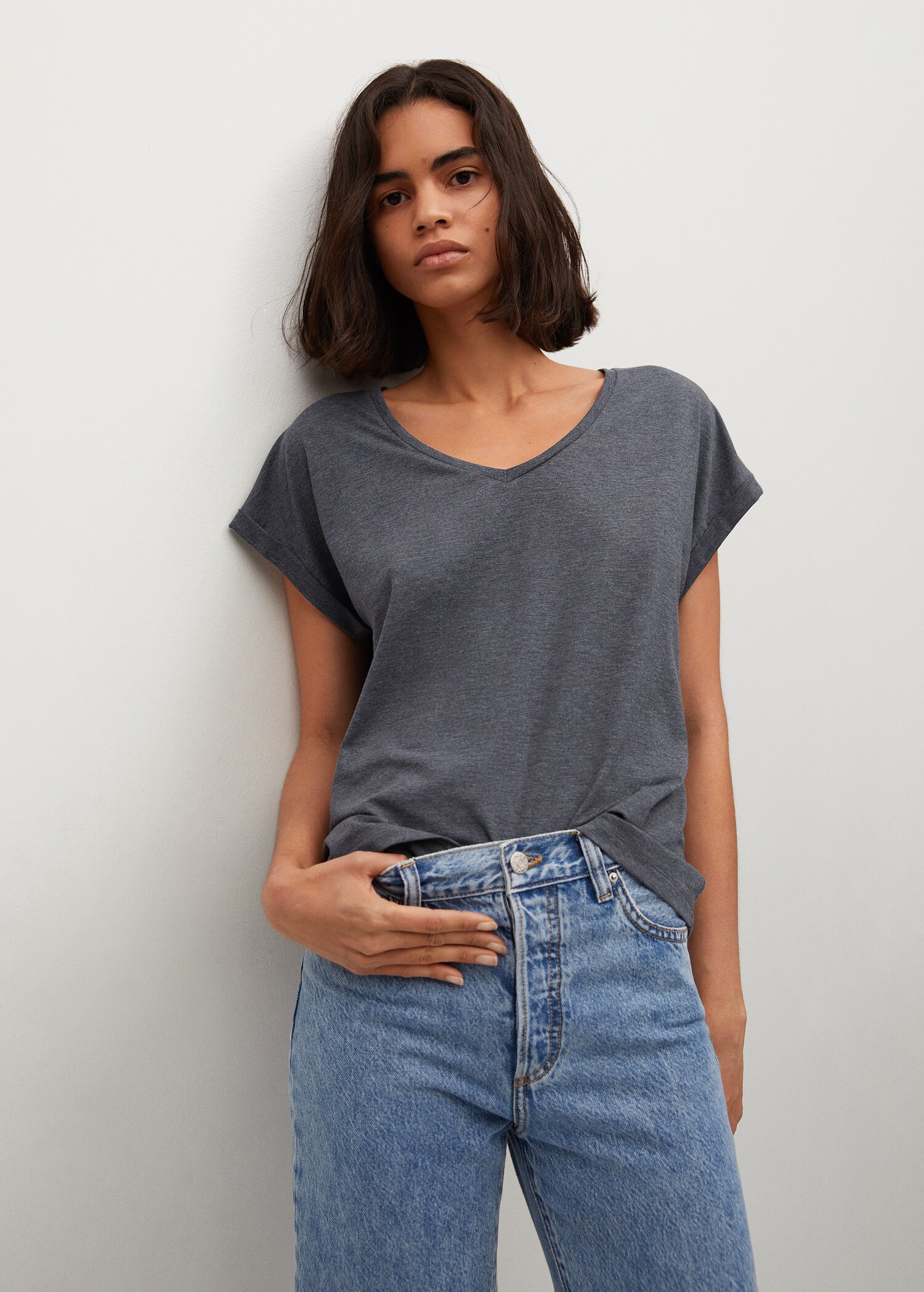 Camiseta básica escote pico - Detalle del artículo 1