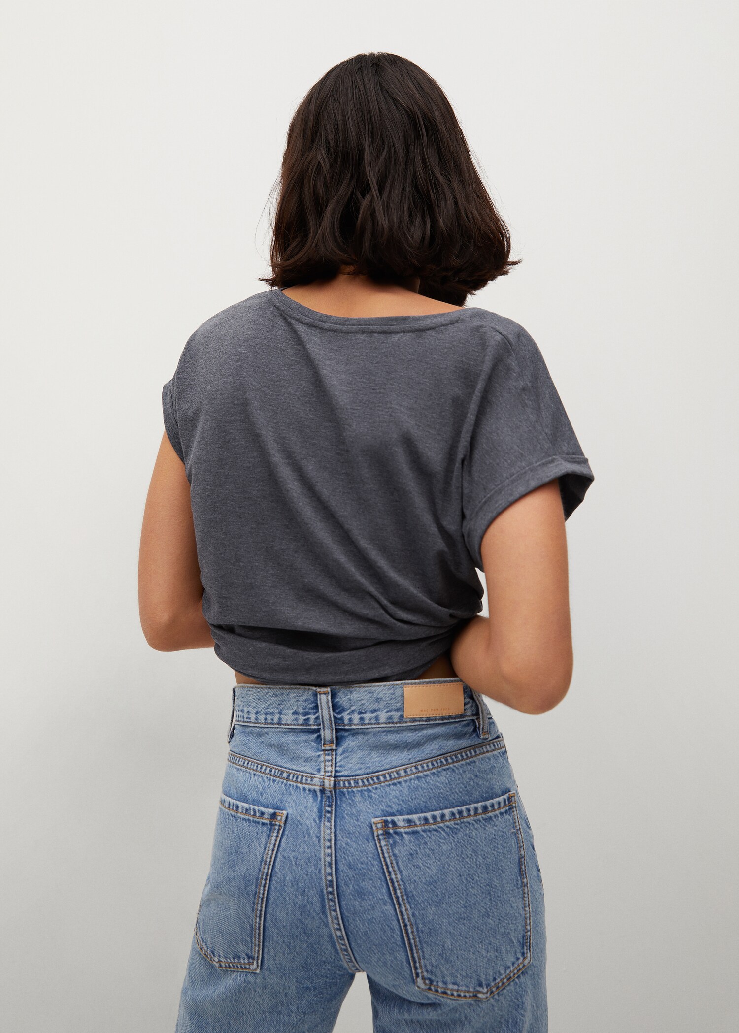 Camiseta básica escote pico - Reverso del artículo