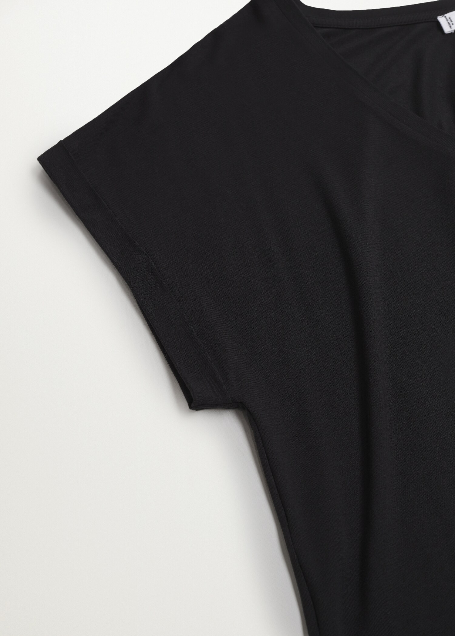 Camiseta básica escote pico - Detalle del artículo 8