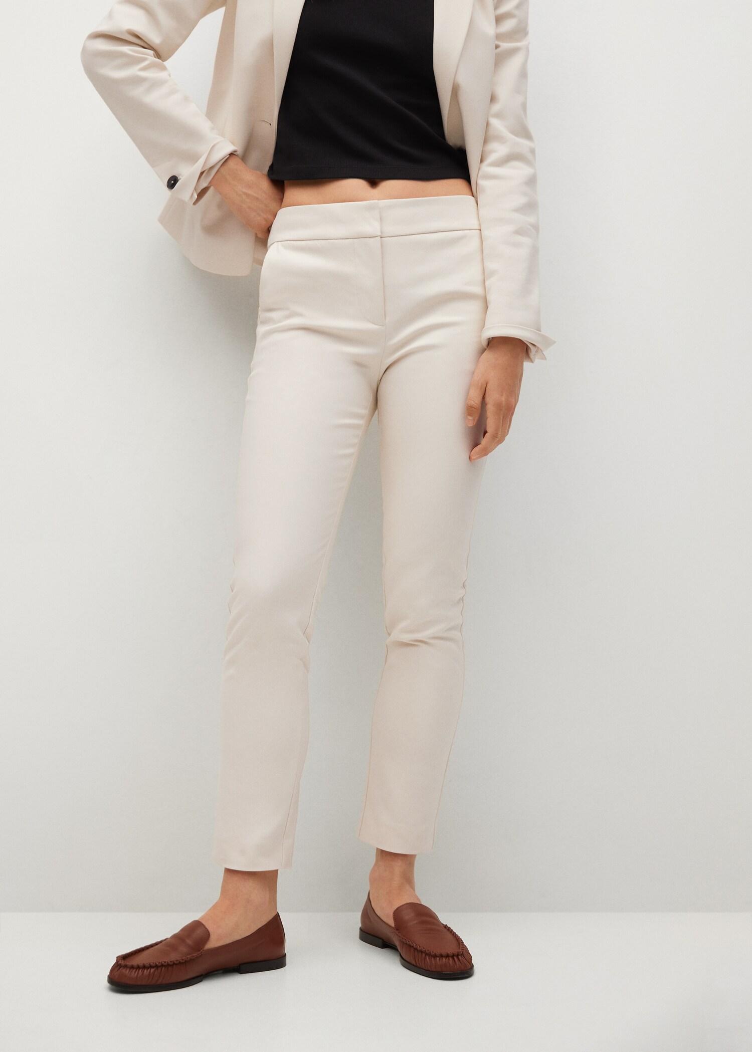 Pantalón pitillo traje - Plano medio