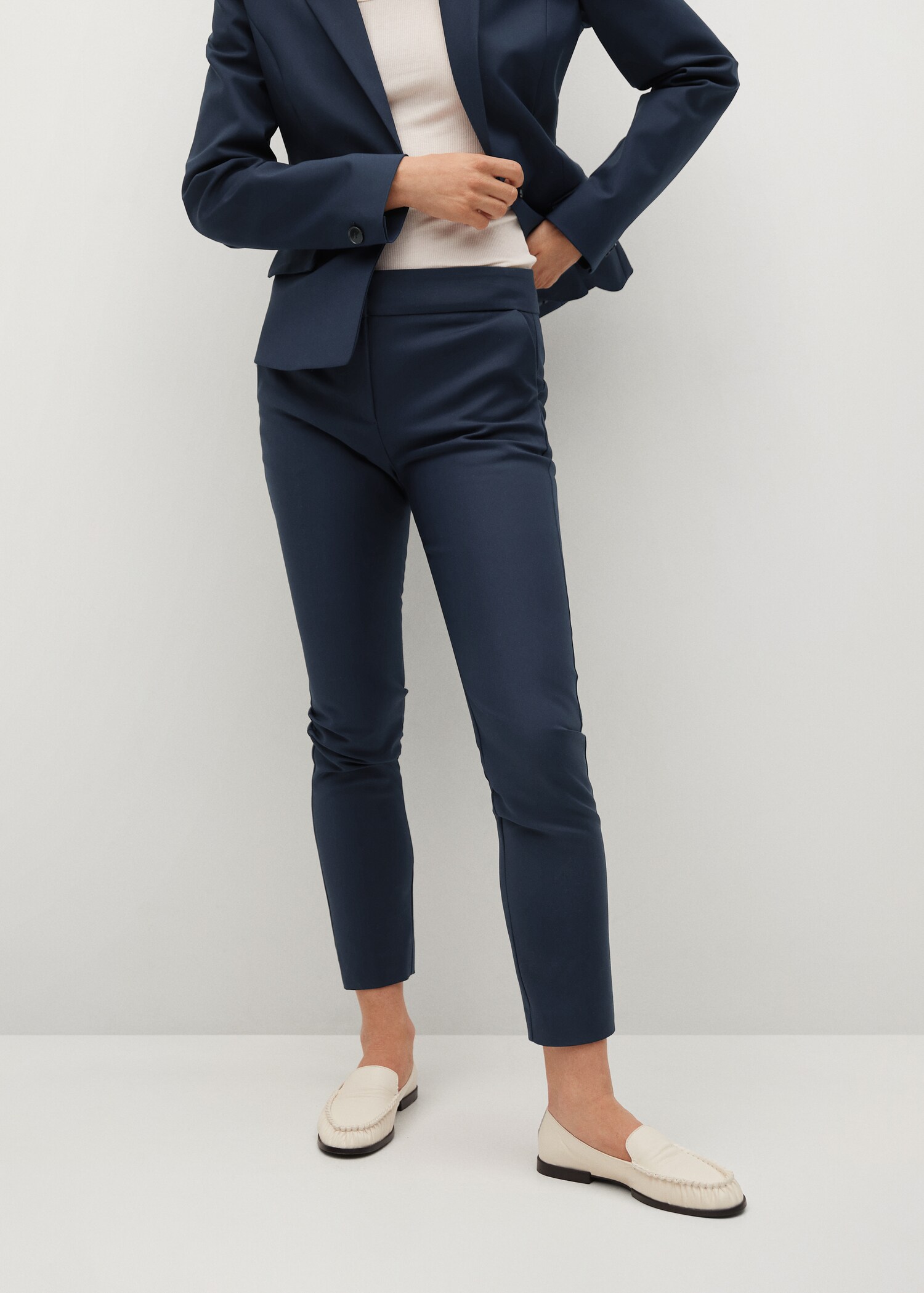 Pantalón pitillo traje - Plano medio