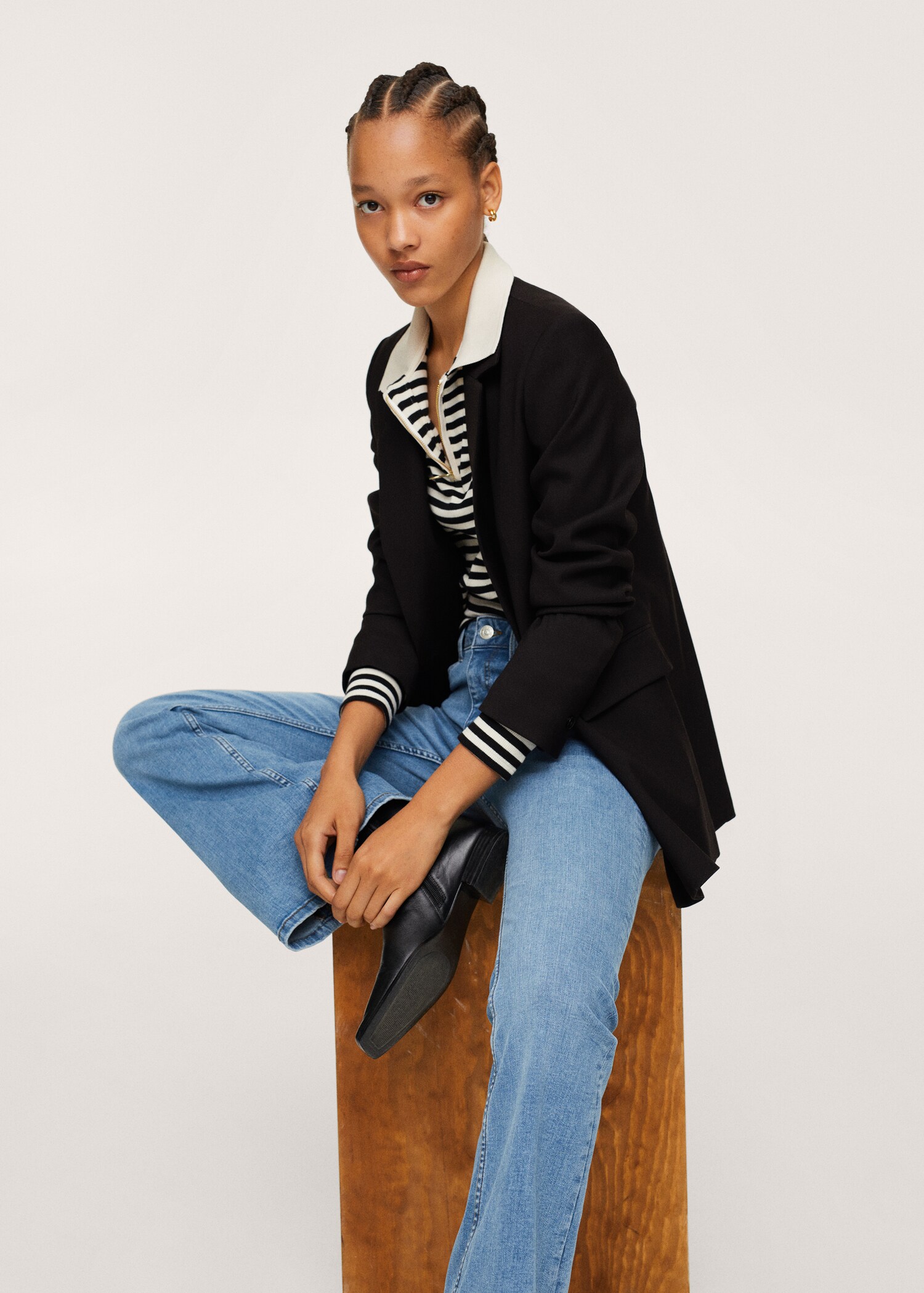 Mid-rise flared jeans - Details of the article 2