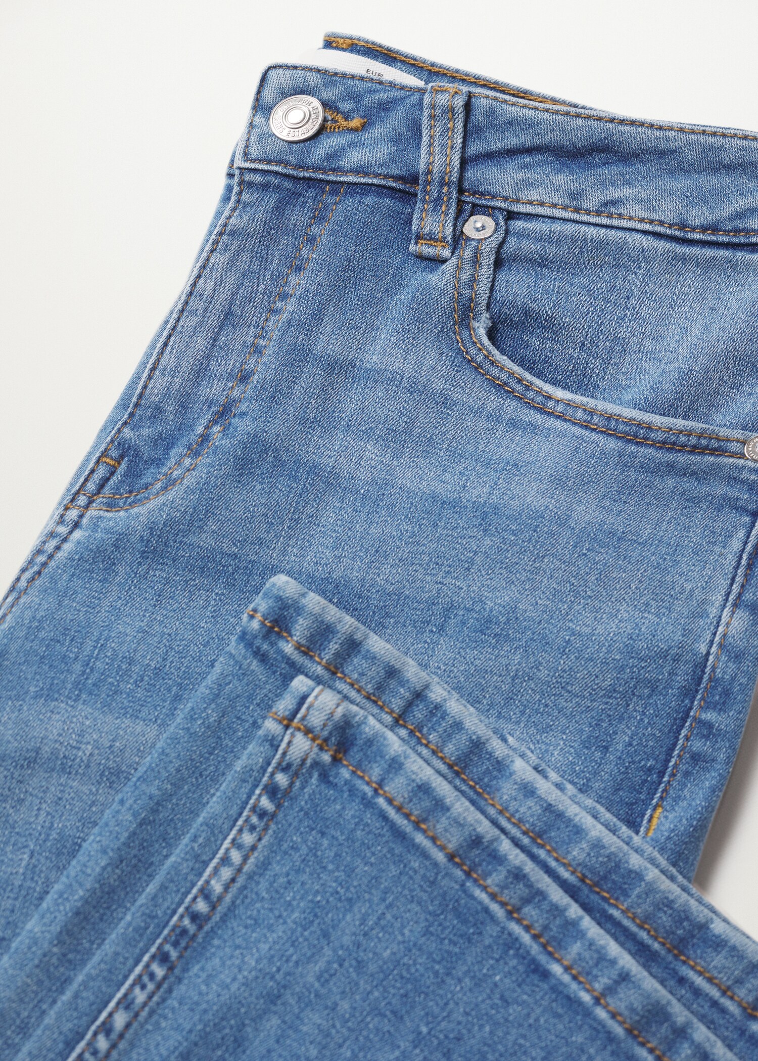 Mid-rise flared jeans - Details of the article 8