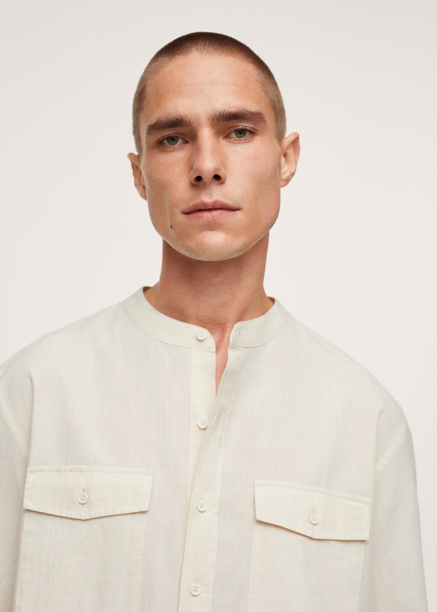 Camisa de algodão e linho com gola de mandarim - Pormenor do artigo 1