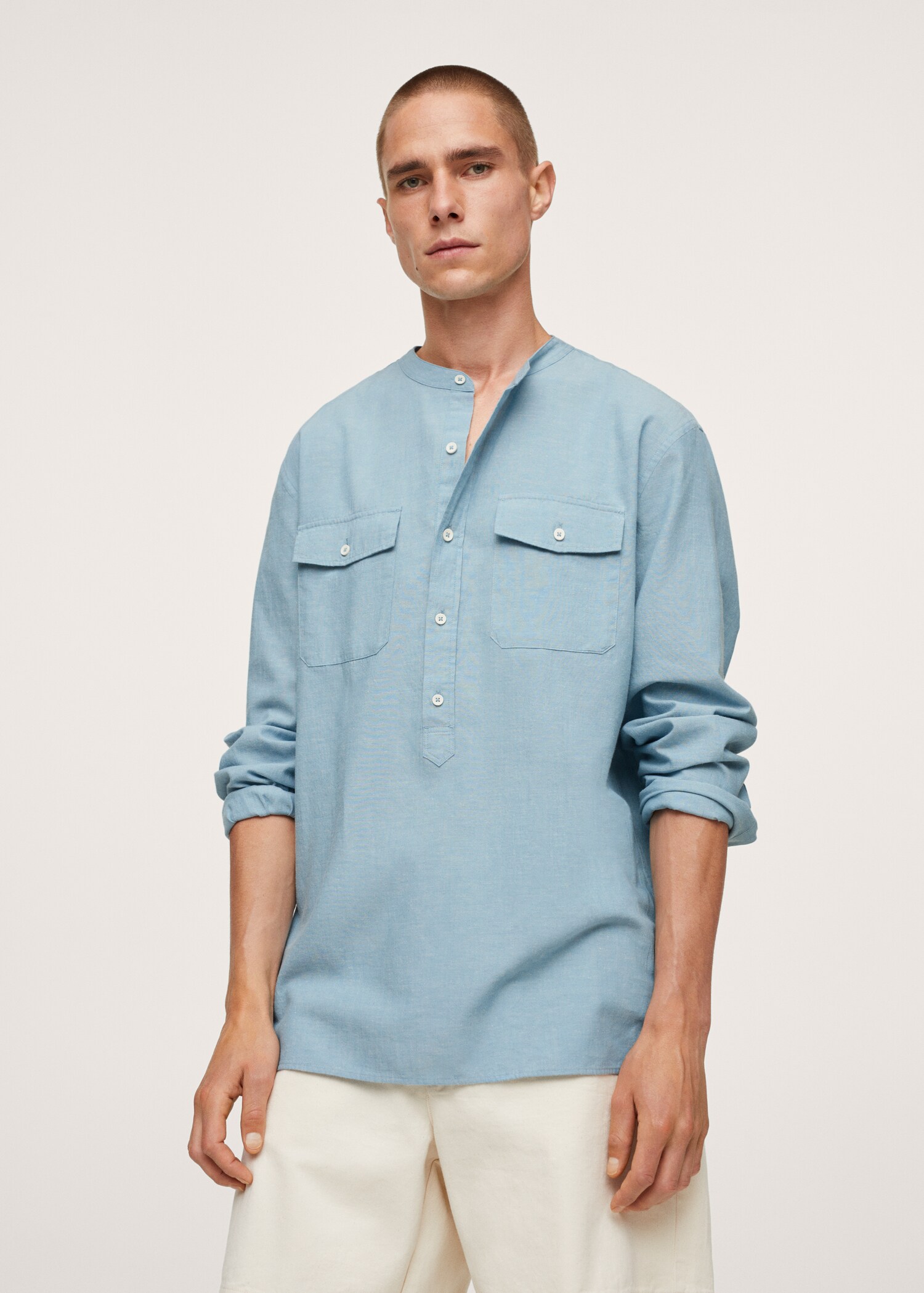 Camisa de algodão e linho com gola de mandarim - Plano médio