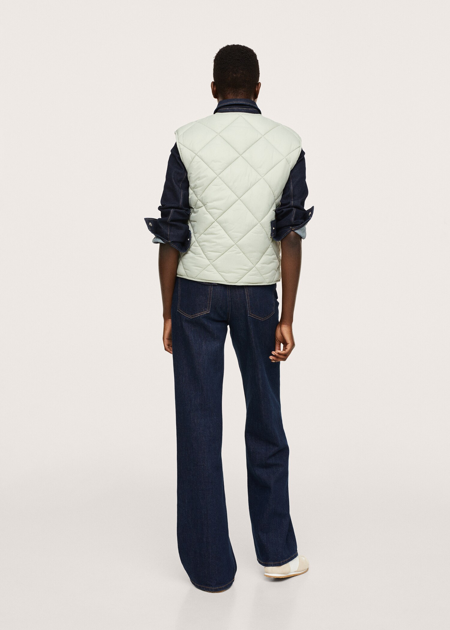 Ultra-light zip vest - Reverse of the article