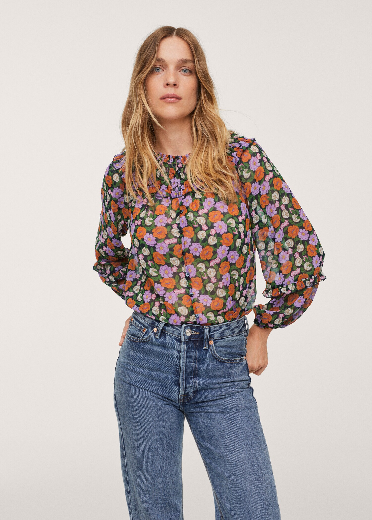Blusa fluida estampado floral - Plano medio